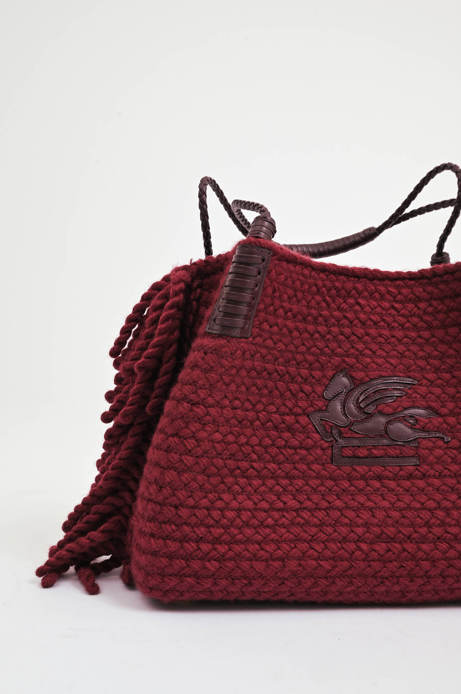Gestrickter Shopper mit Pegasus-Logo in Bordeaux Gestrickter Shopper mit Pegasus-Logo in Bordeaux