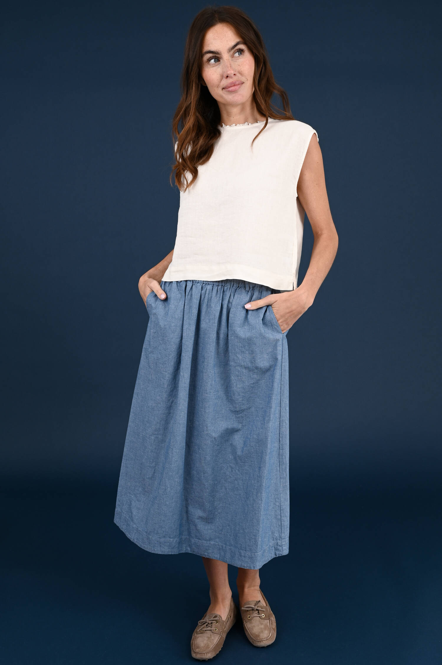 Leinentop mit gefranstem Neck in Shellbeige