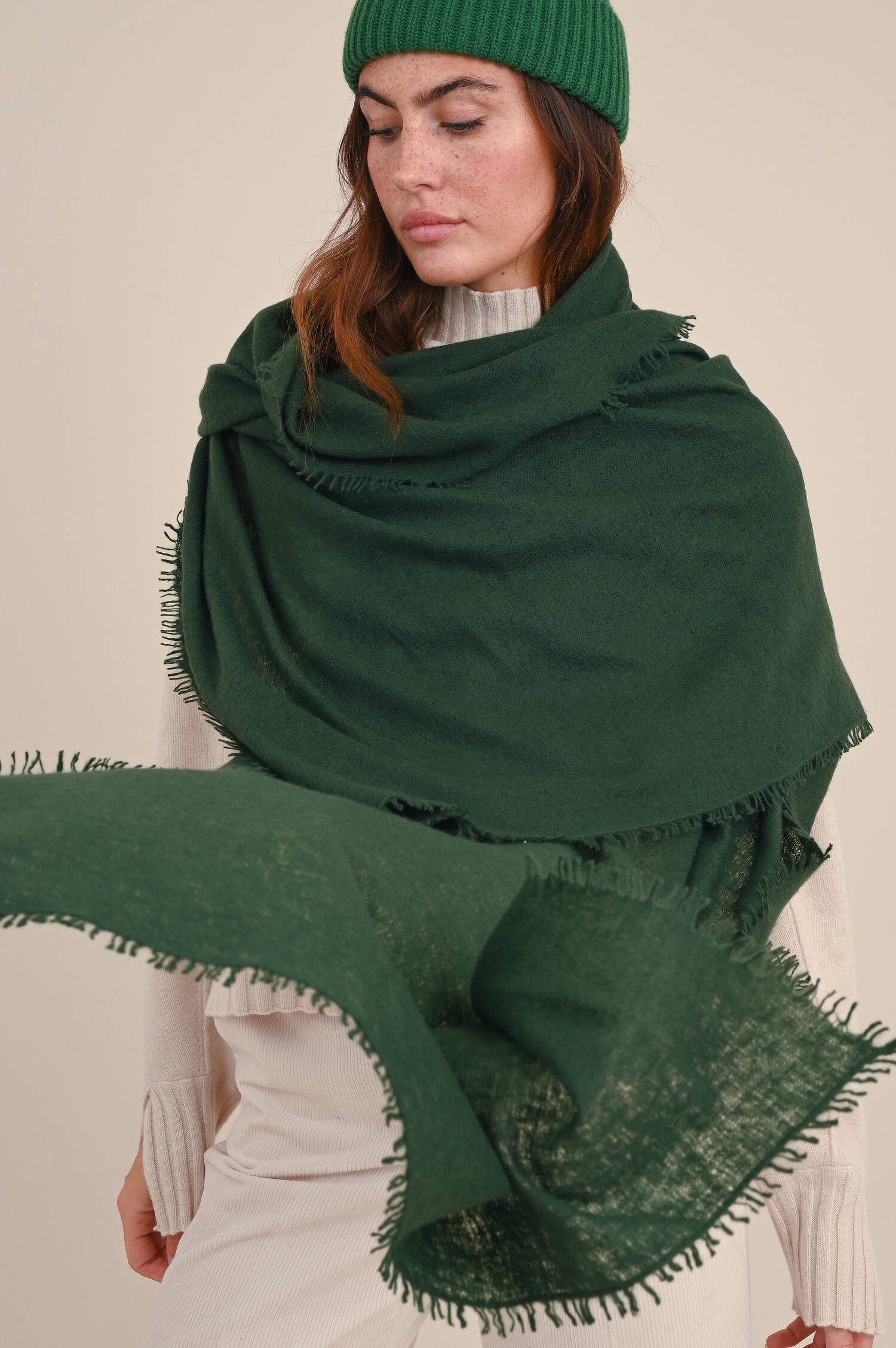 Midi-Mütze aus Cashmere in Dunkelgrün