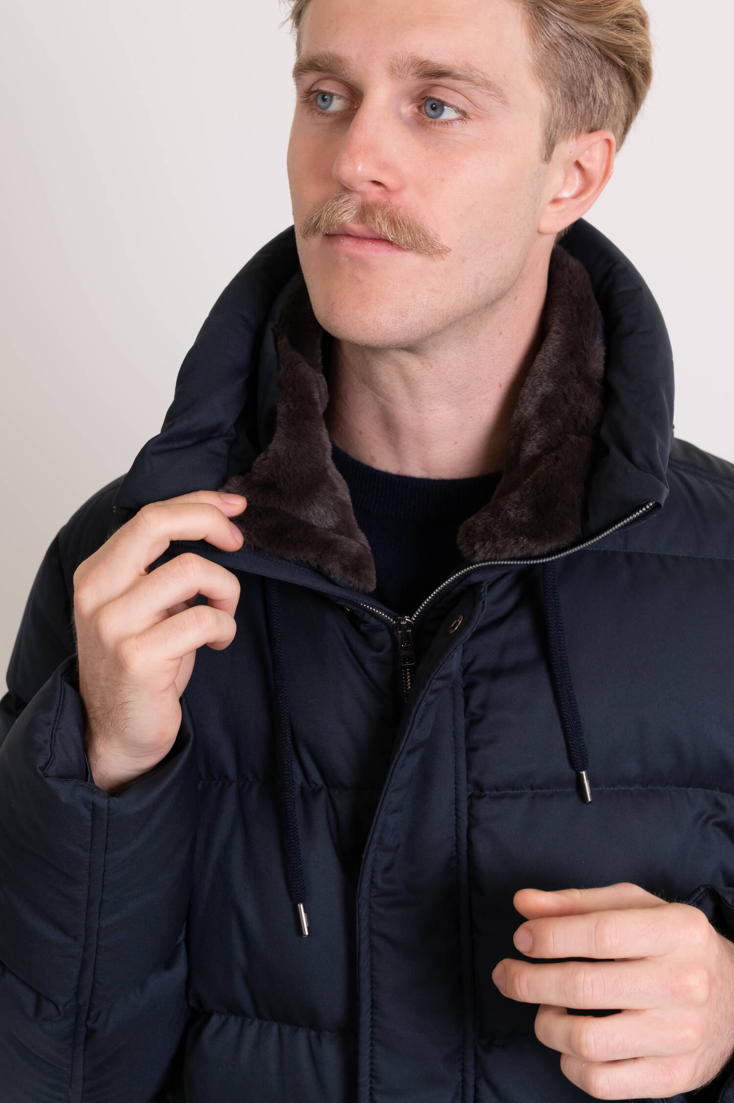 Daunenjacke in Navy