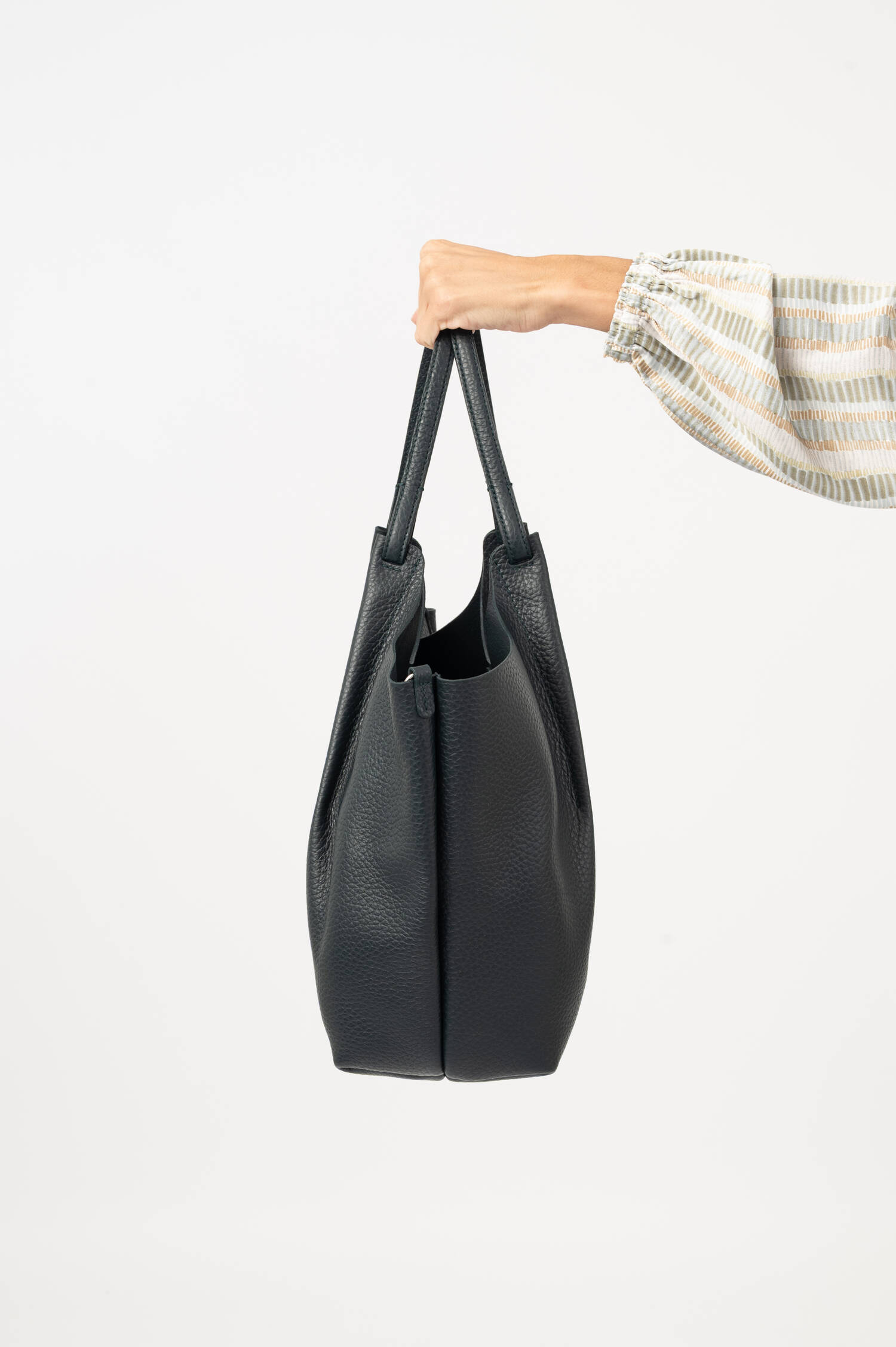 Leder-Shopper mit Pochette DUA in Samtgrün