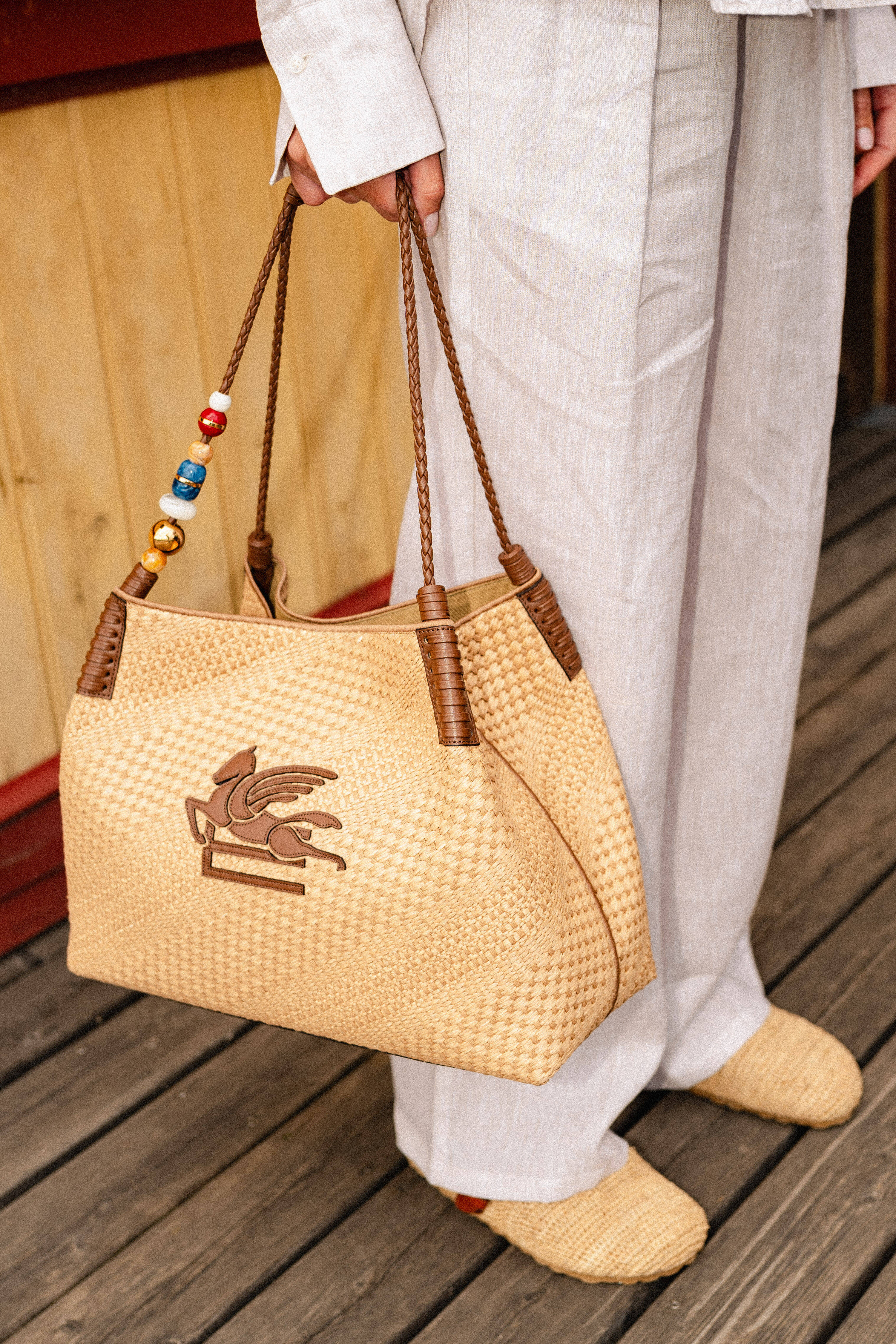 Shopper aus Raffiabast in Naturbeige