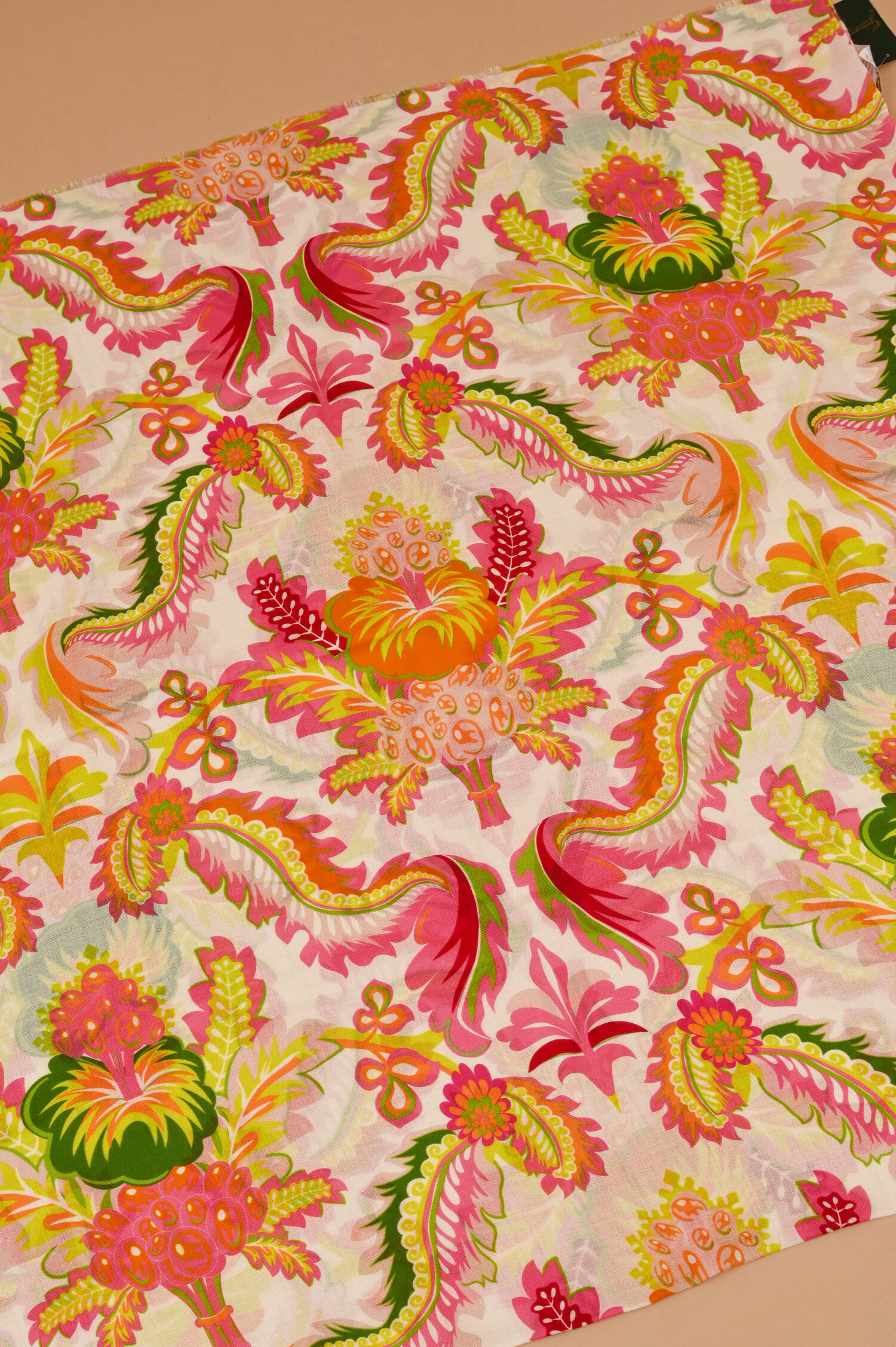 Wolltuch in Pink Buttercup gemustert