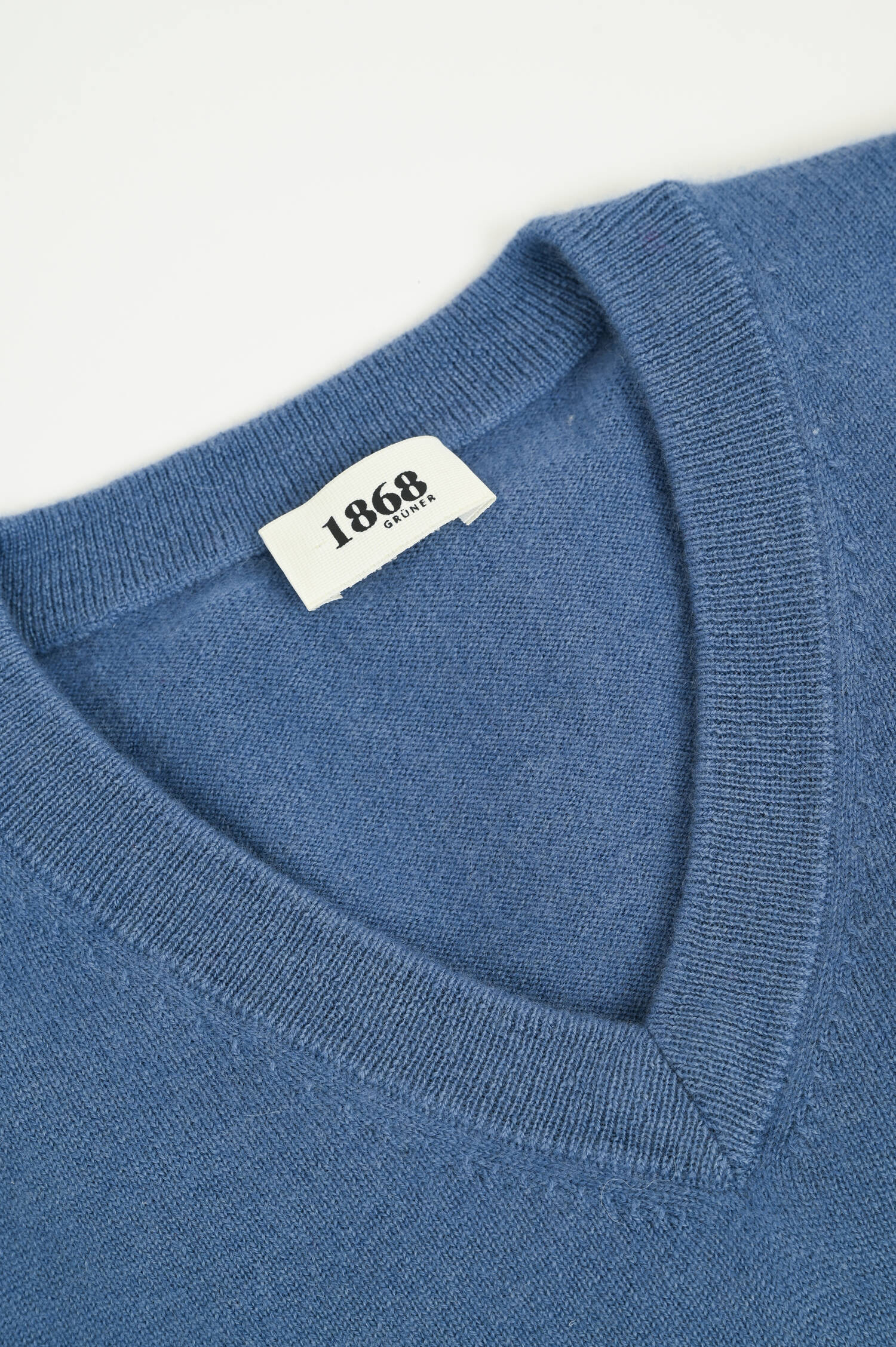 Cashmerepullover mit V-Neck in Sea Side