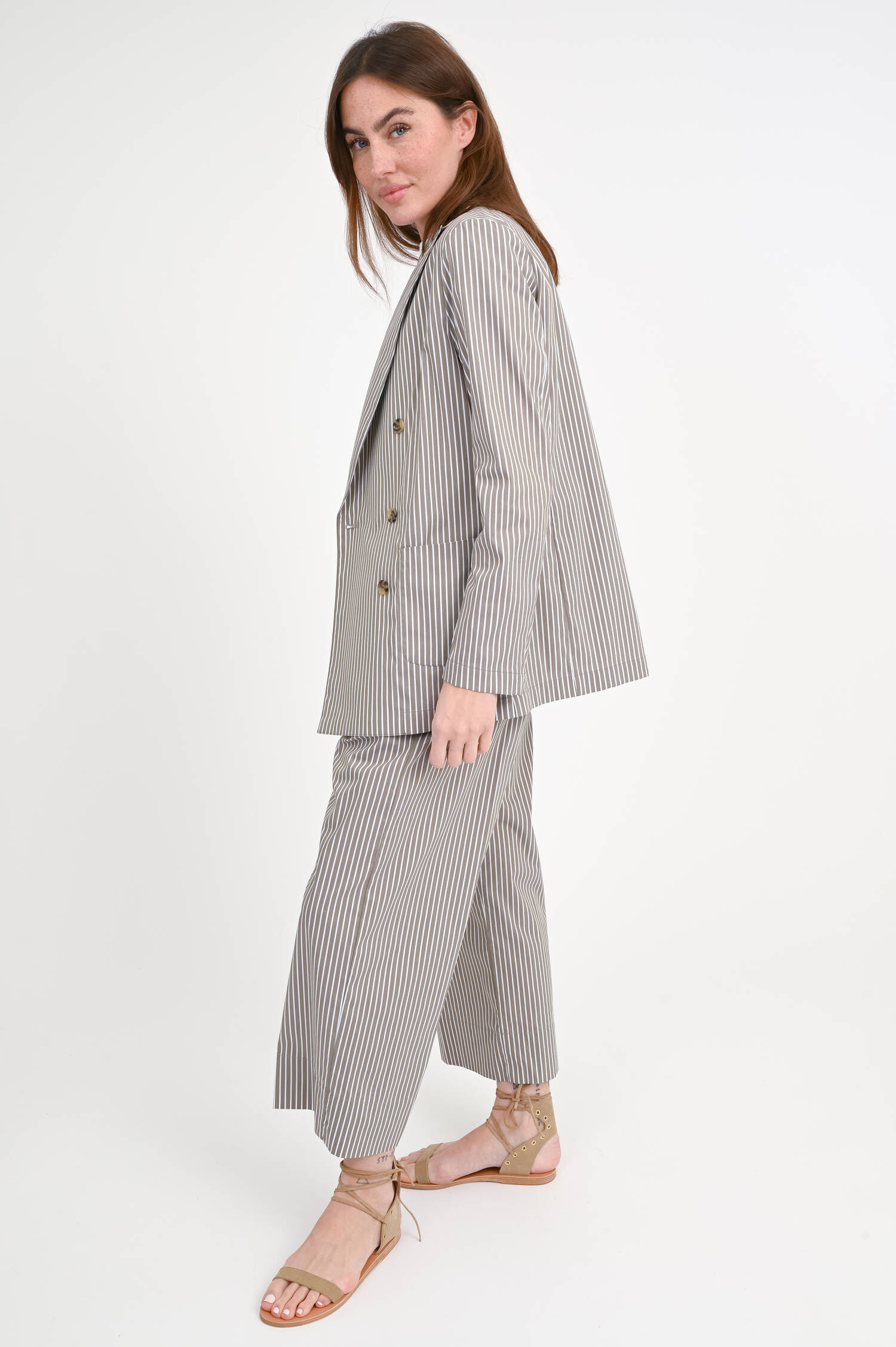 Gestreifter Doppelreihiger Blazer in Taupe/Weiß