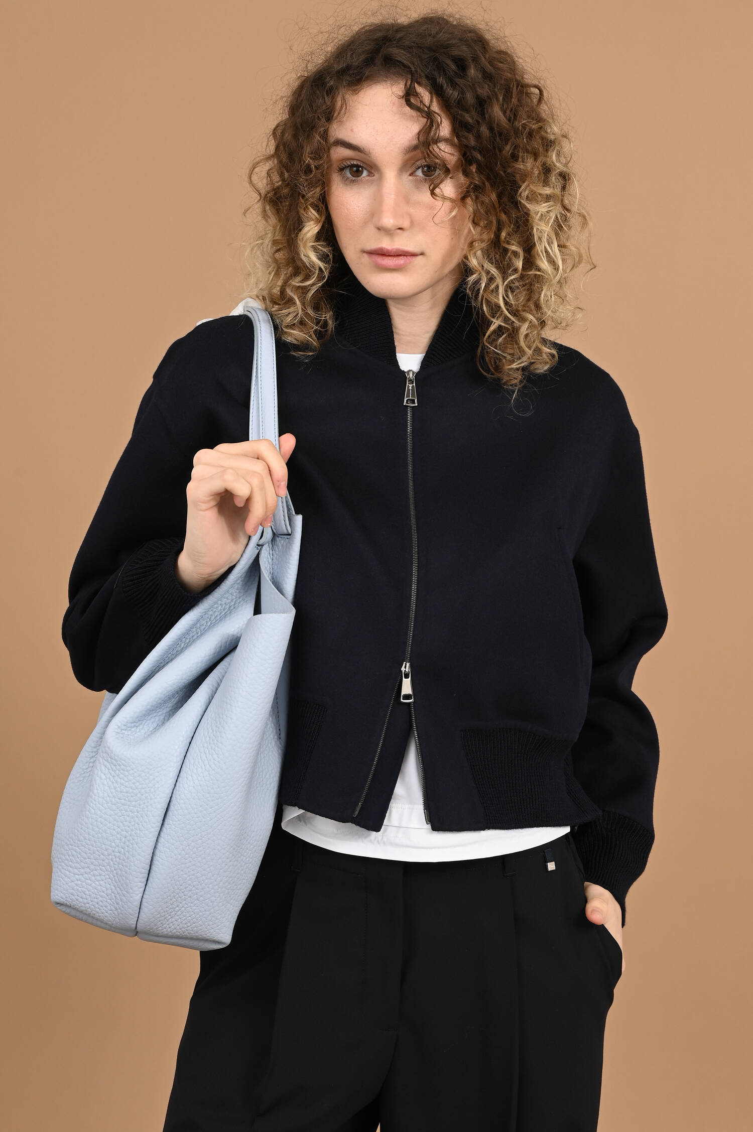 Shopper DUA aus genarbtem Leder in Pastellblau