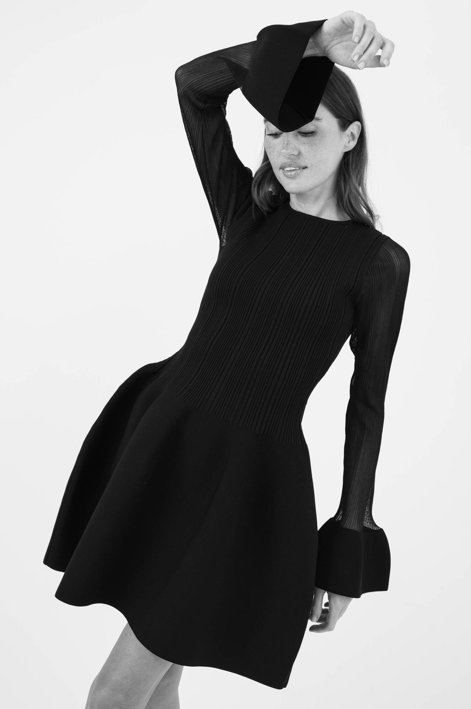 Rippstrick-Mini-Schlupfkleid ELONA in Schwarz Rippstrick-Mini-Schlupfkleid ELONA in Schwarz