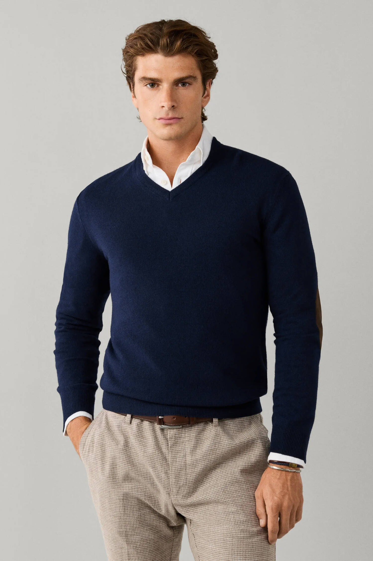 V-Neck Pullover in Navy V-Neck Pullover in Navy