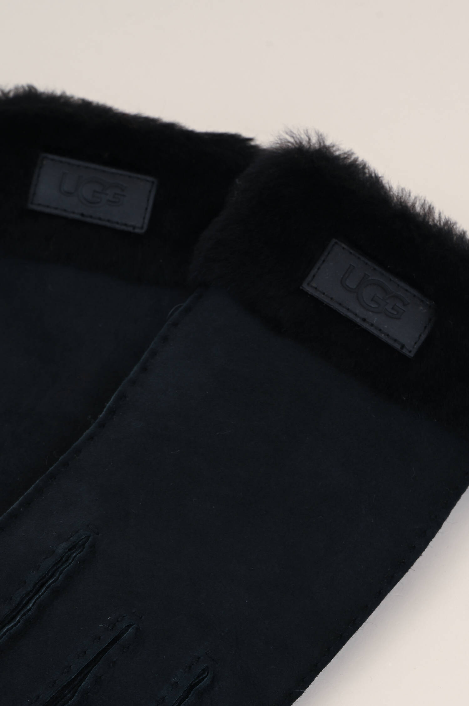 Lammfell-Handschuhe TURN CUFF in Schwarz