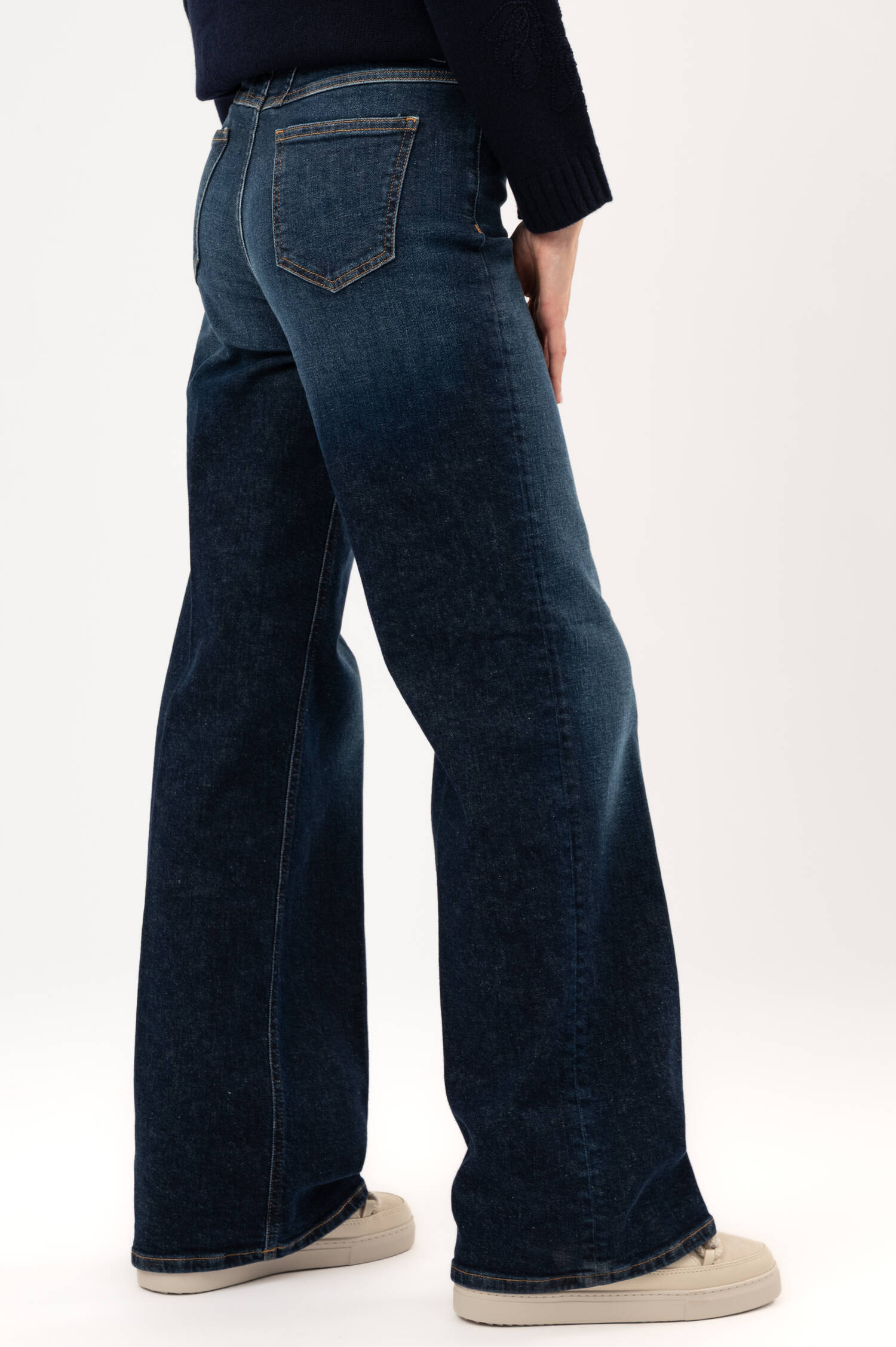 Jeans in dark blue