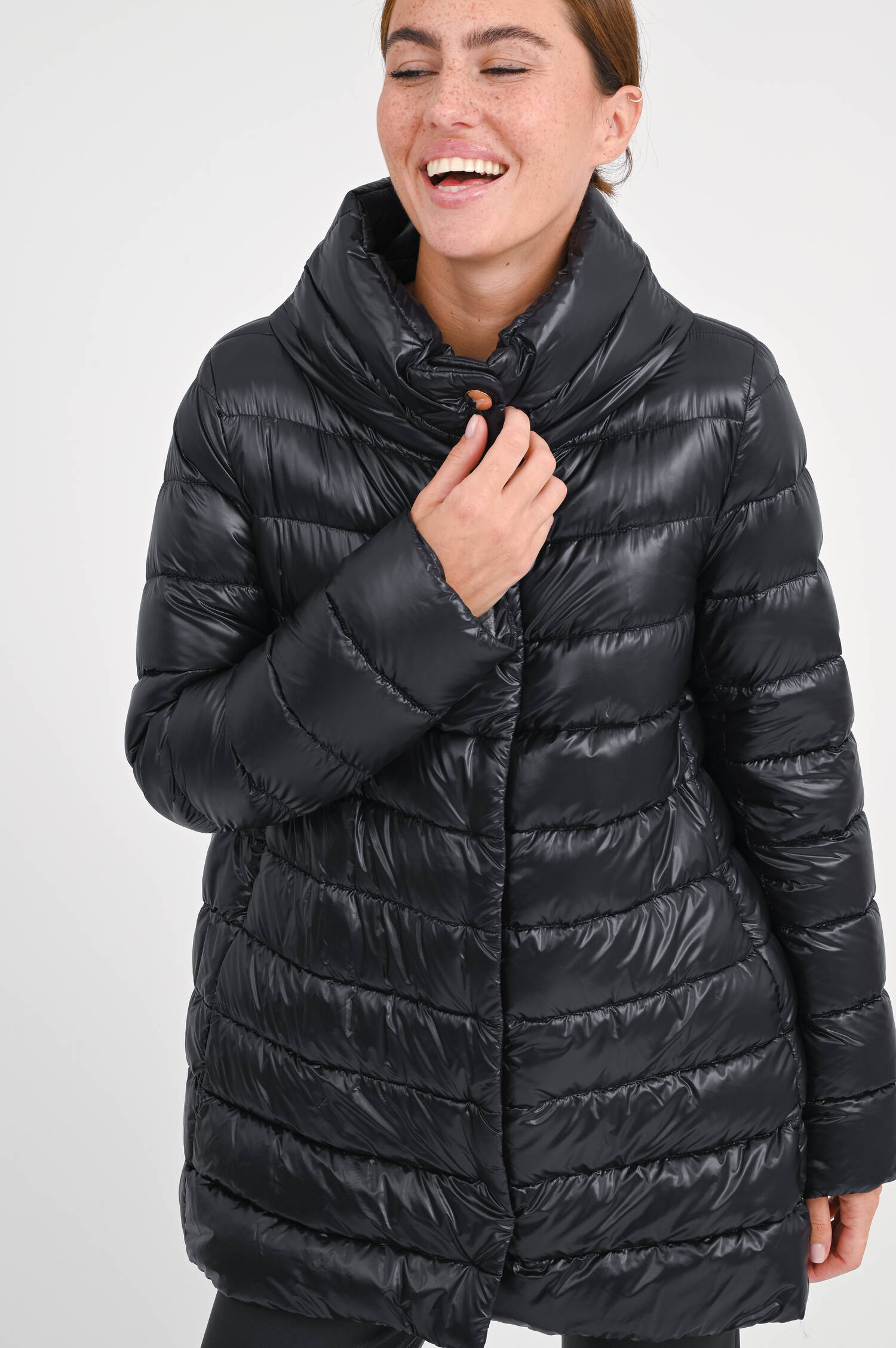 Daunenmantel AMELIA in Schwarz Daunenmantel AMELIA in Schwarz