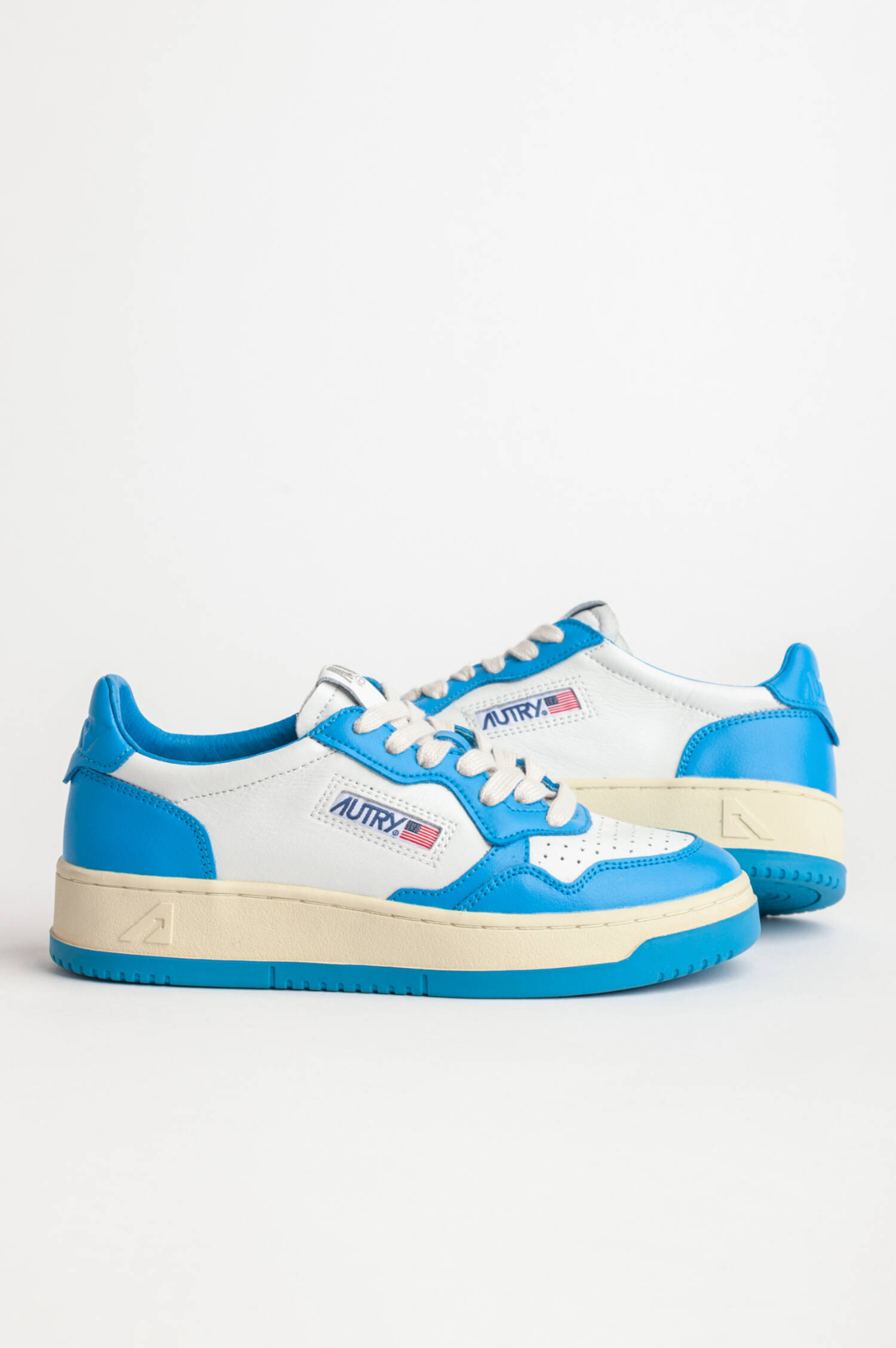 Sneaker MEDALIST LOW CLASSIC in Kobaltblau/Weiß