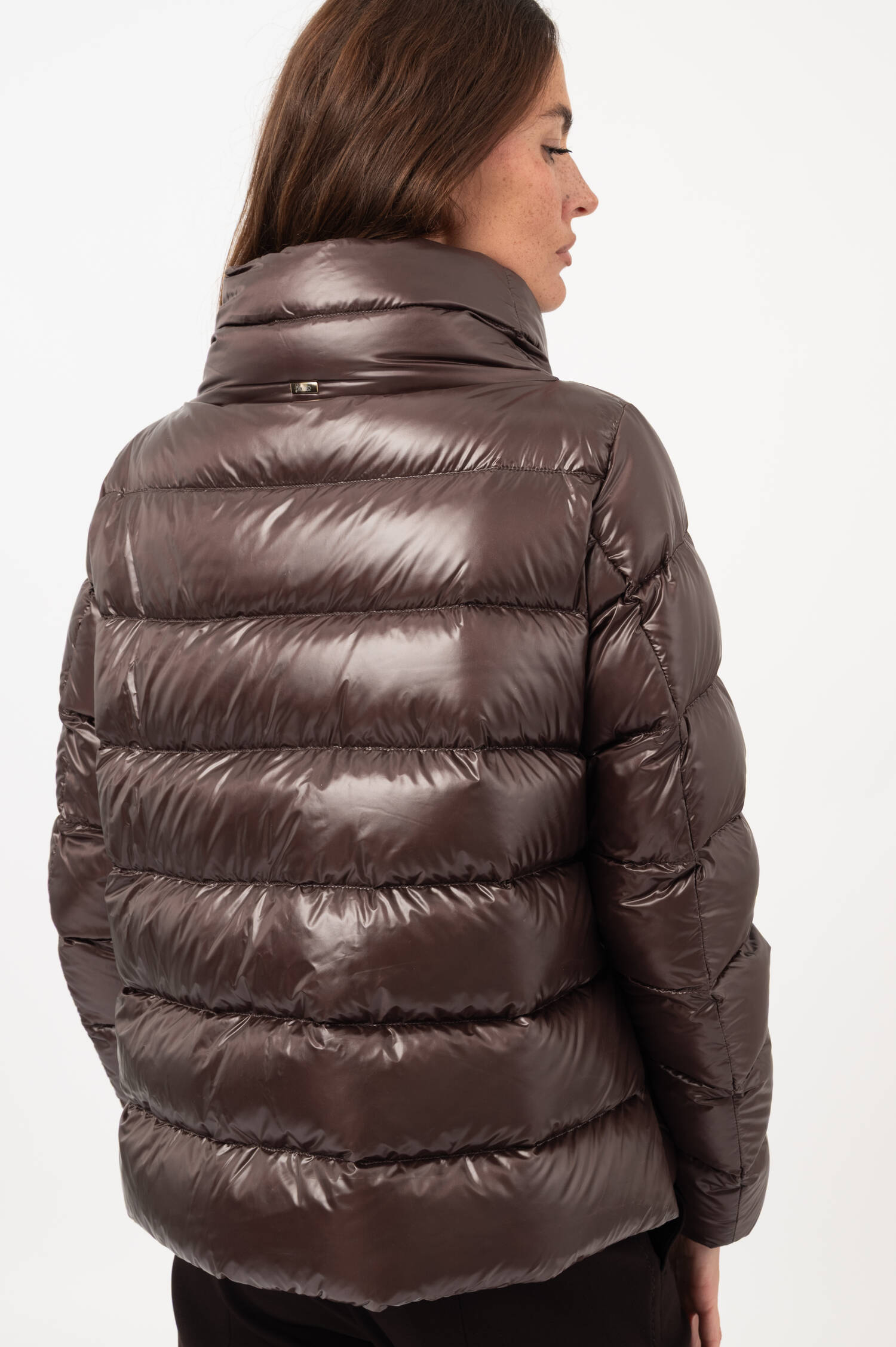 Daunenjacke mit breitem Stehkragen in Schokobraun Daunenjacke mit breitem Stehkragen in Schokobraun