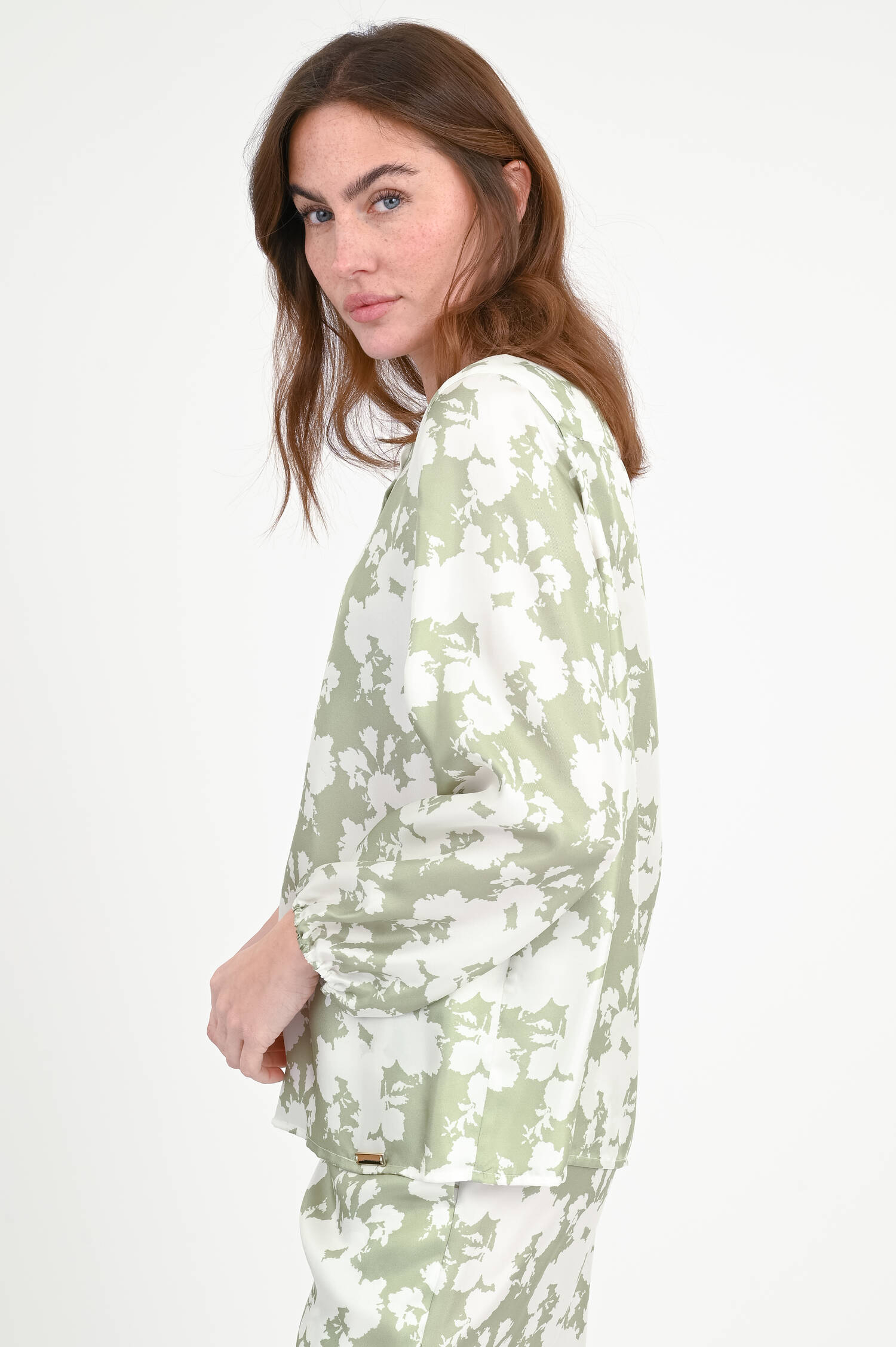 Bluse mit Blumenmuster in Eucalyptus