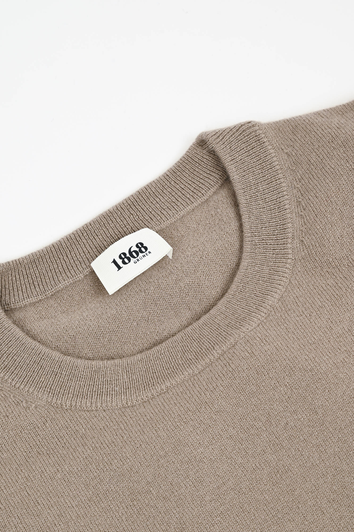 Cashmerepullover mit Rundhals in Roasted Cashew