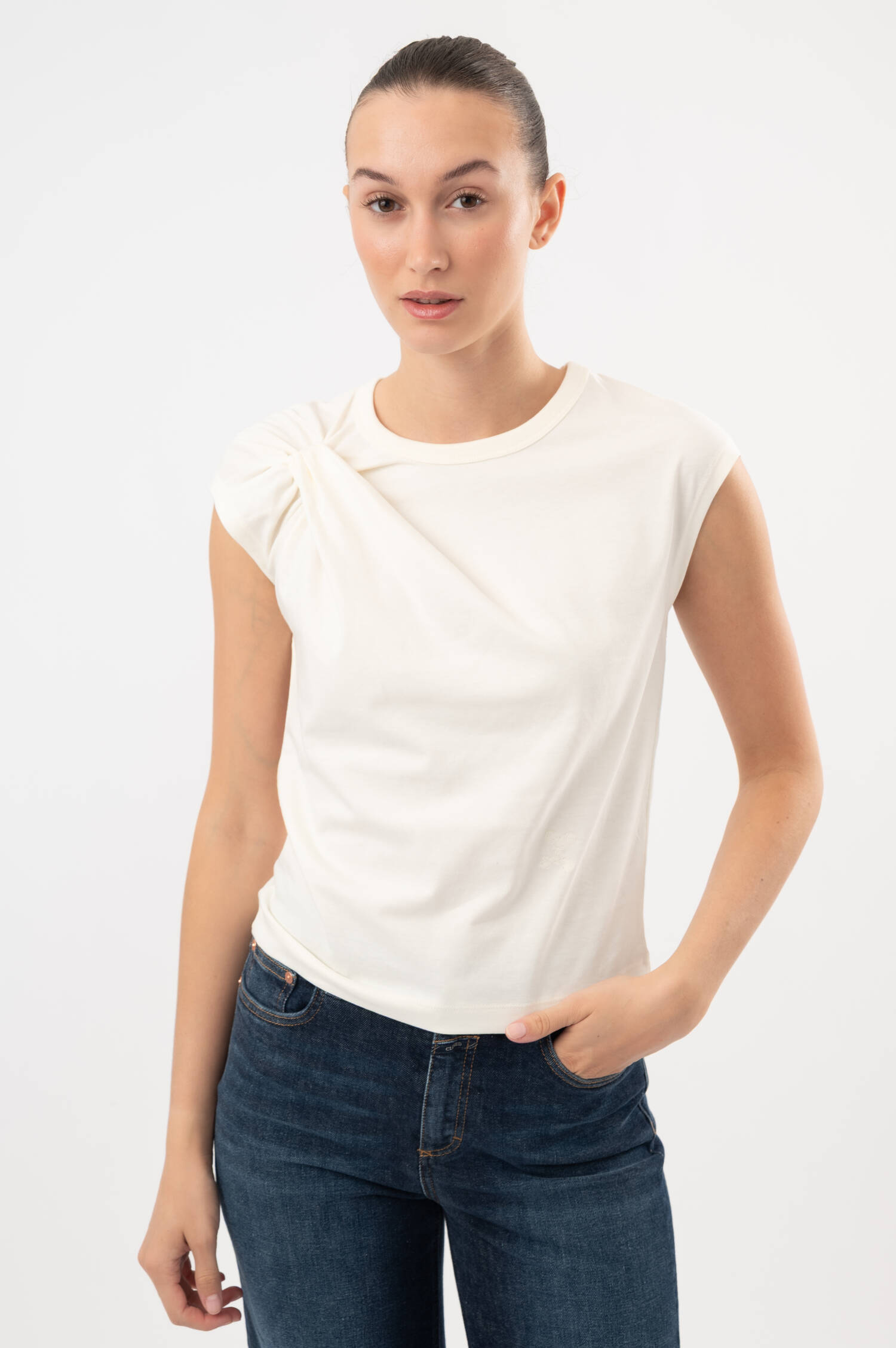 T-Shirt mit Knoten-Verzierung in Beige T-Shirt mit Knoten-Verzierung in Beige