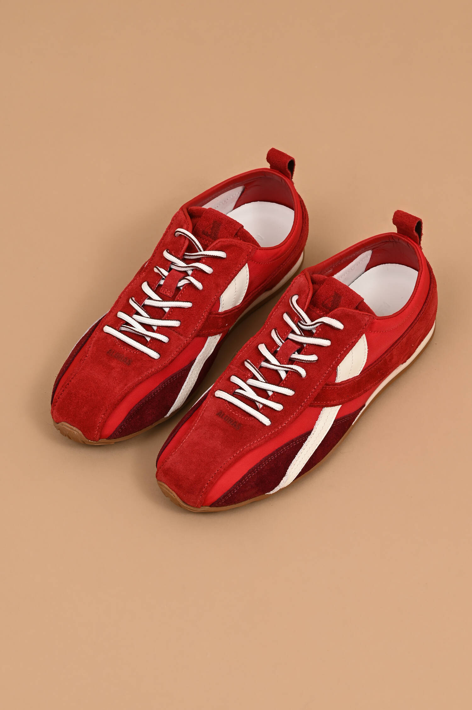 Sneaker aus Veloursleder in Rot