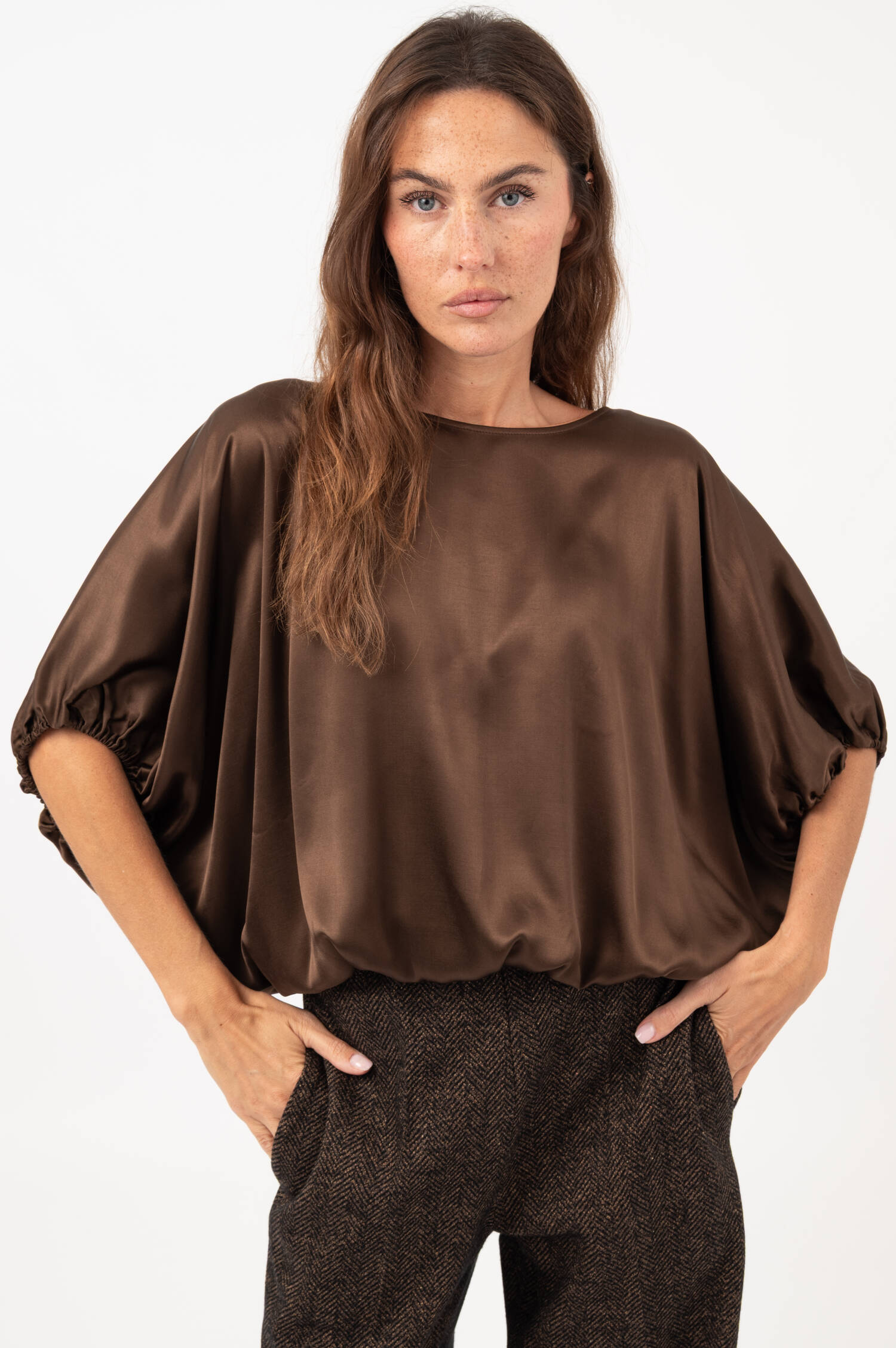 Satin-Blusenshirt in Braun