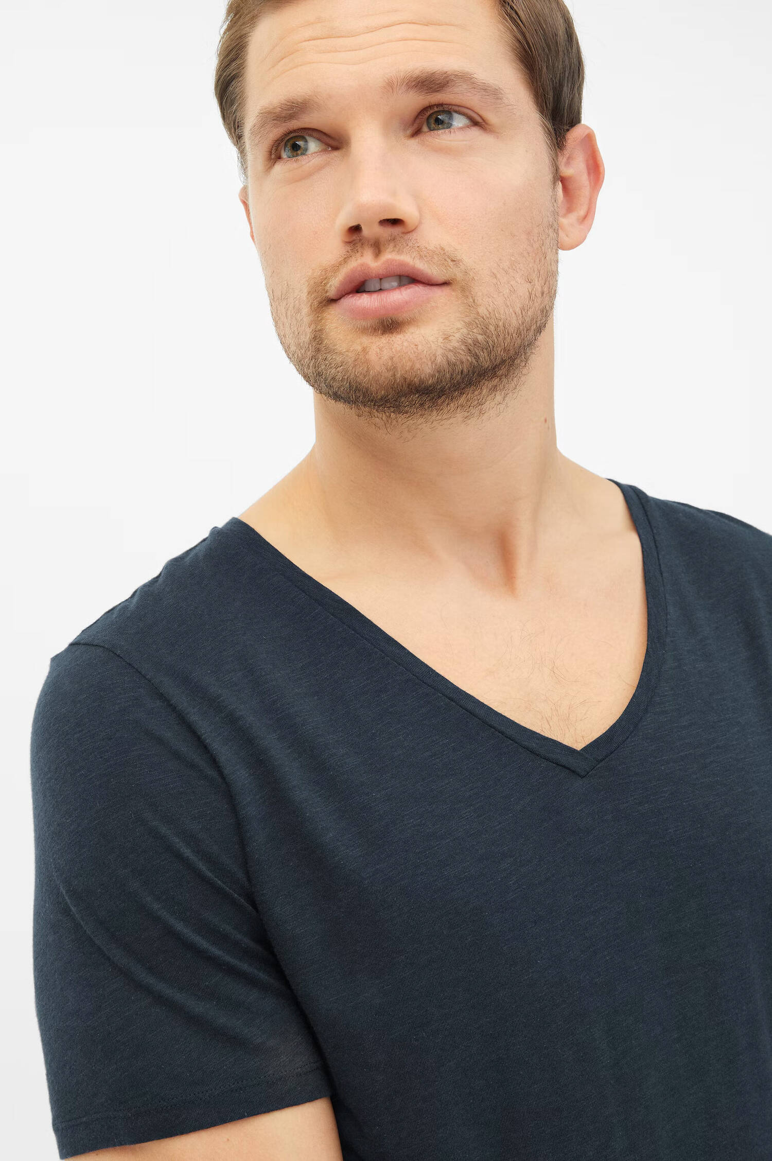 T-Shirt mit V-Ausschnitt in Navy