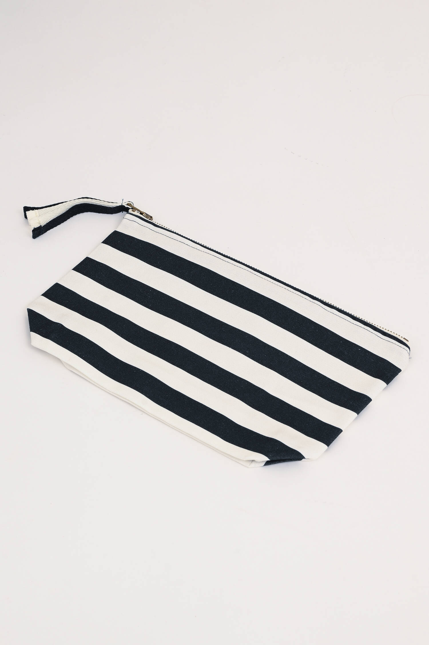 Gestreifte Clutch in Navy/Weiß