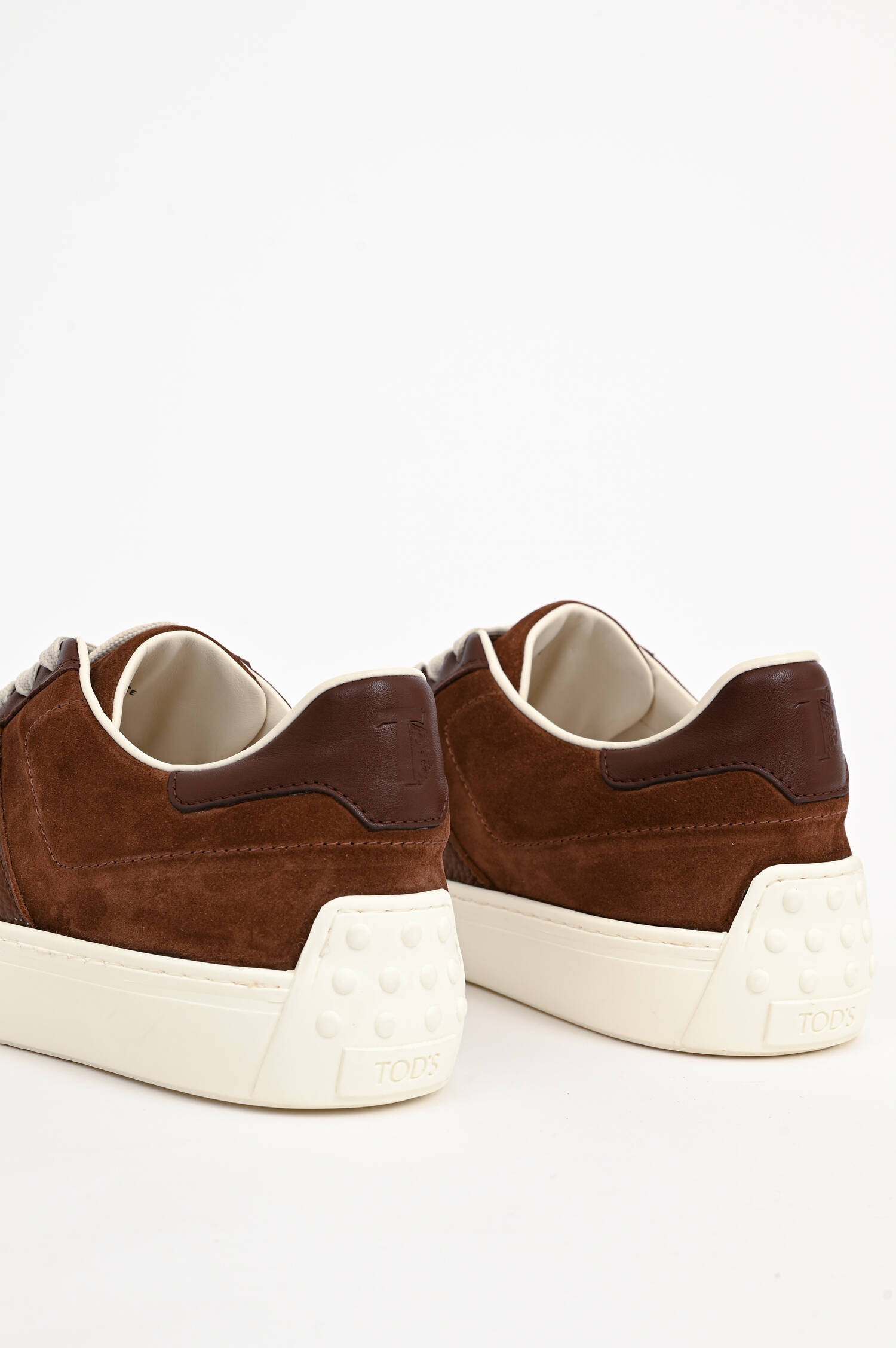 Sneaker aus Veloursleder in Braun