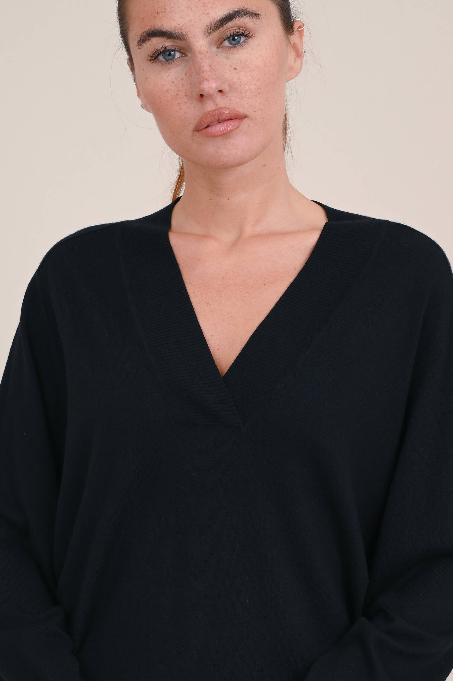 Feinstrick Pullover aus Wollmix in Schwarz