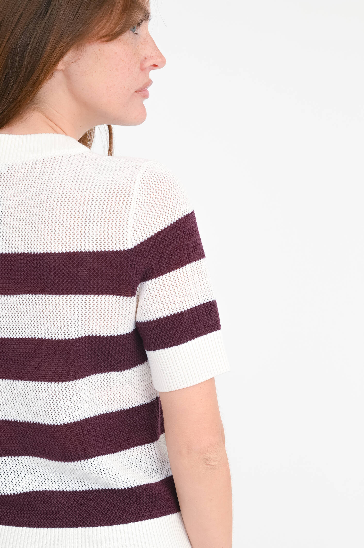 Gestreifter Kurzarm-Pullover in Creme/Blackberry