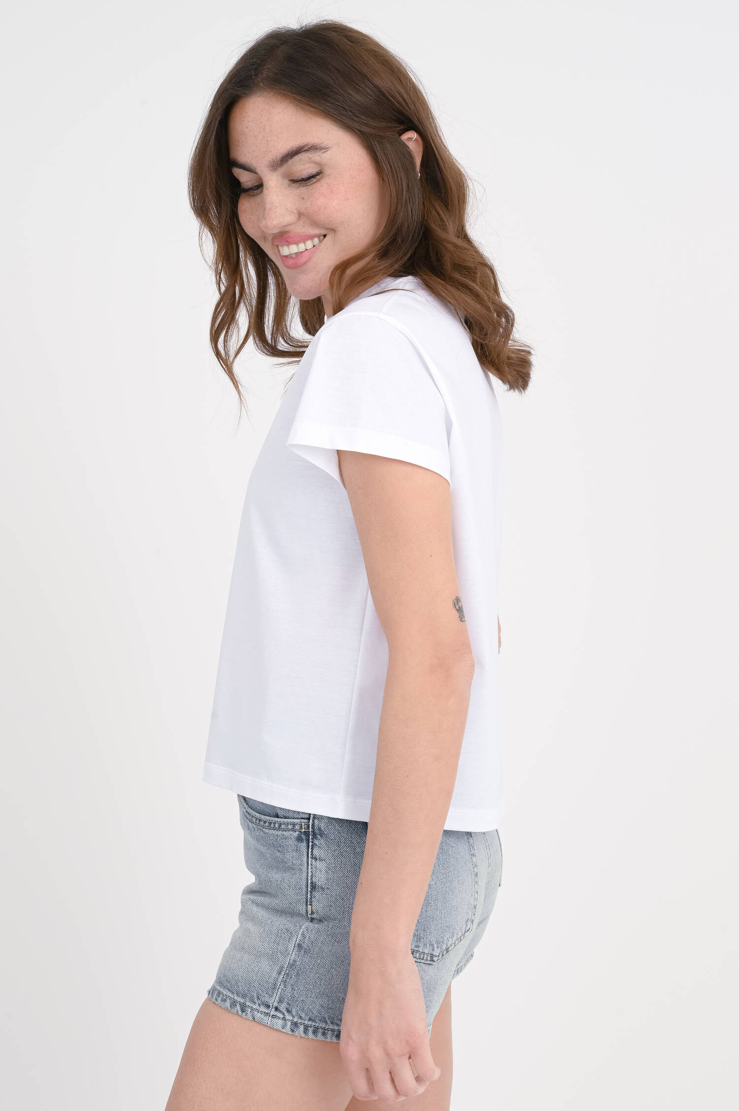 Boxy T-Shirt mit L'AMOUR Stickerei in Weiß