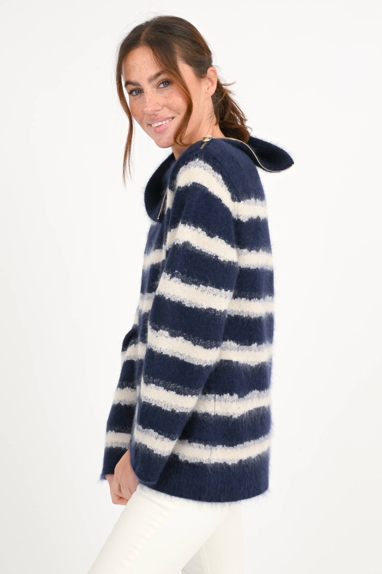 Rollkragenpullover mit Zip-Detail in Navy/Creme