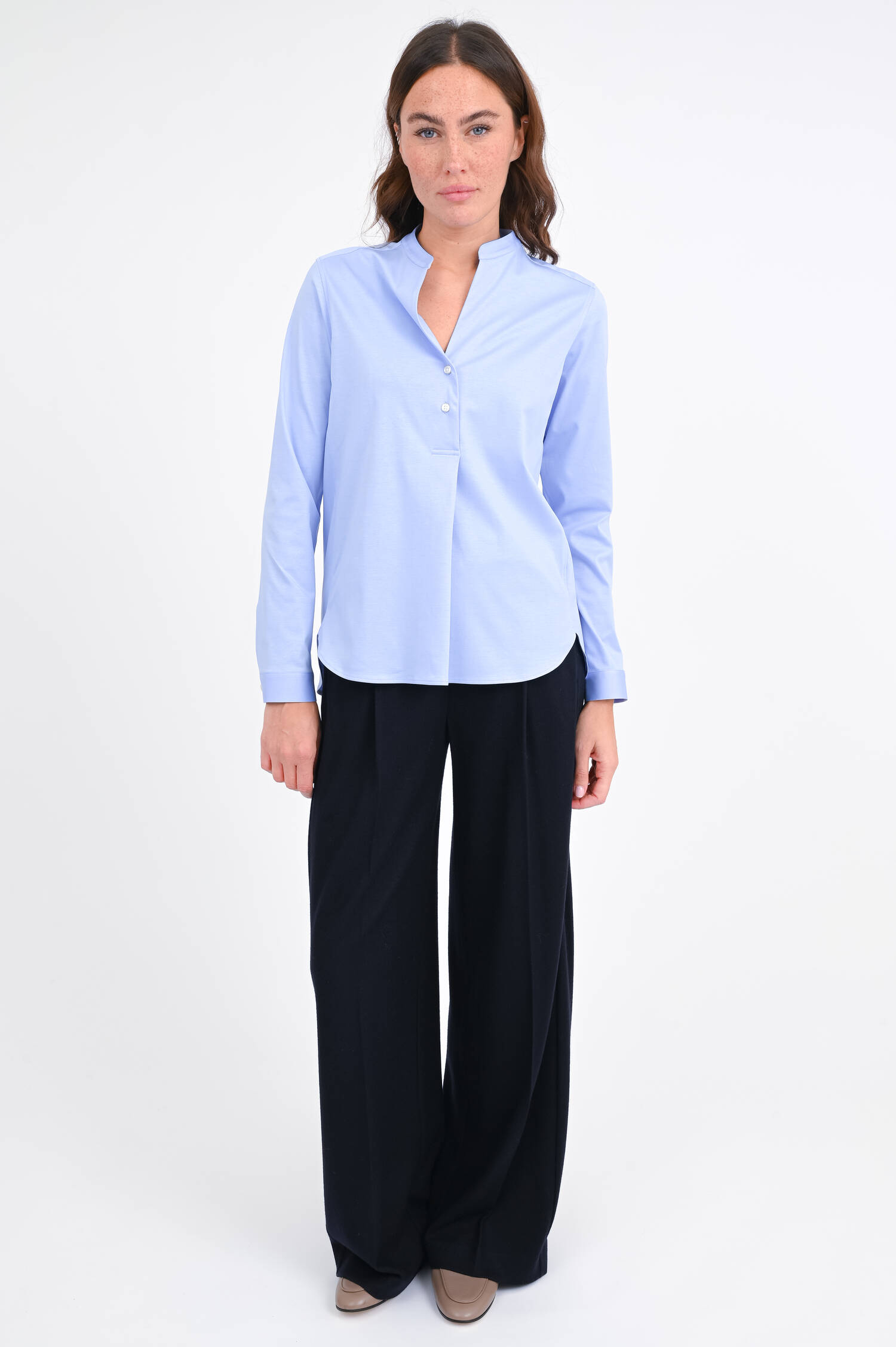 Blusen mit Stehkragen in Hellblau Blusen mit Stehkragen in Hellblau