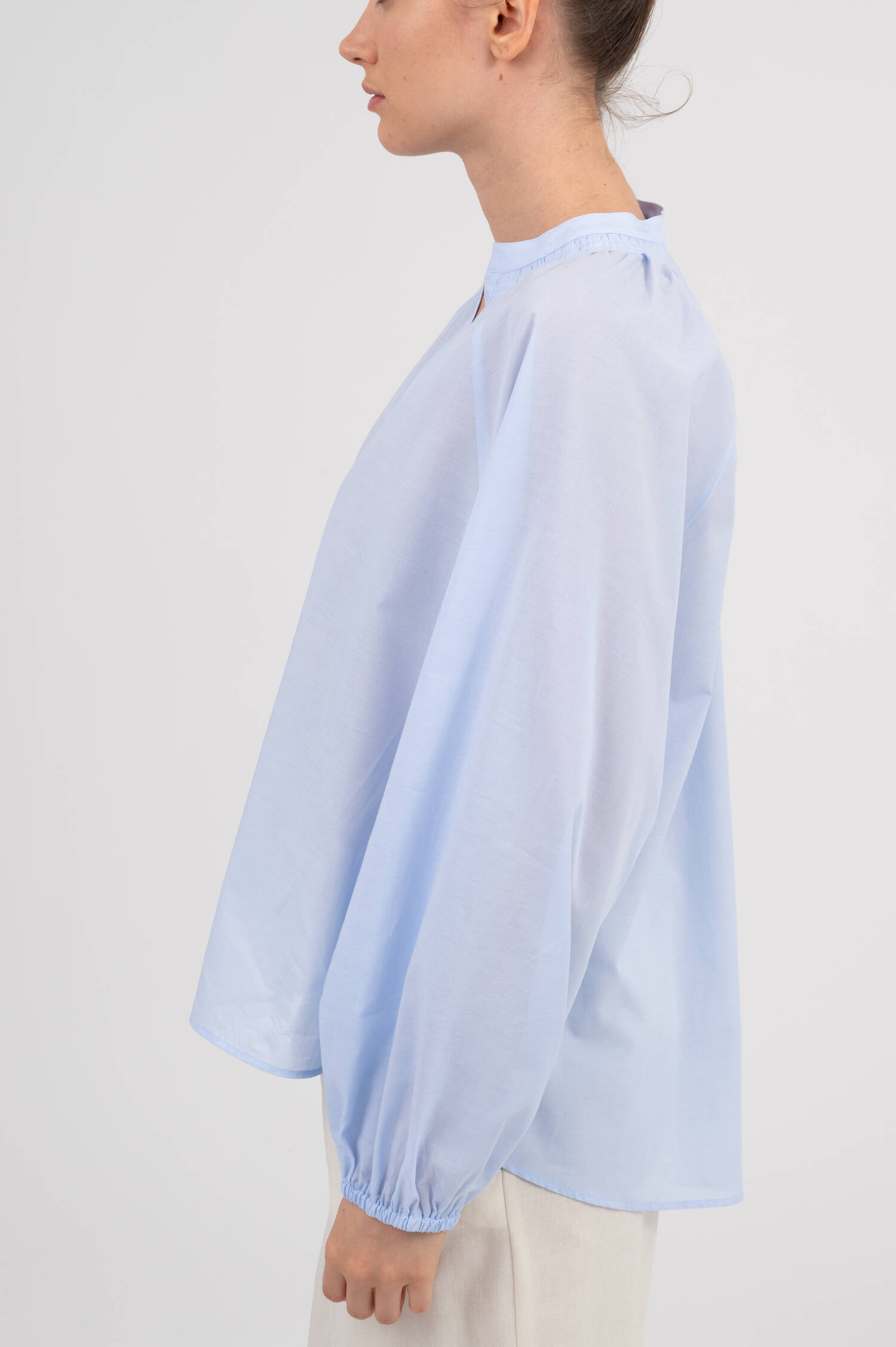 Bluse mit Stehkragen in Hellblau