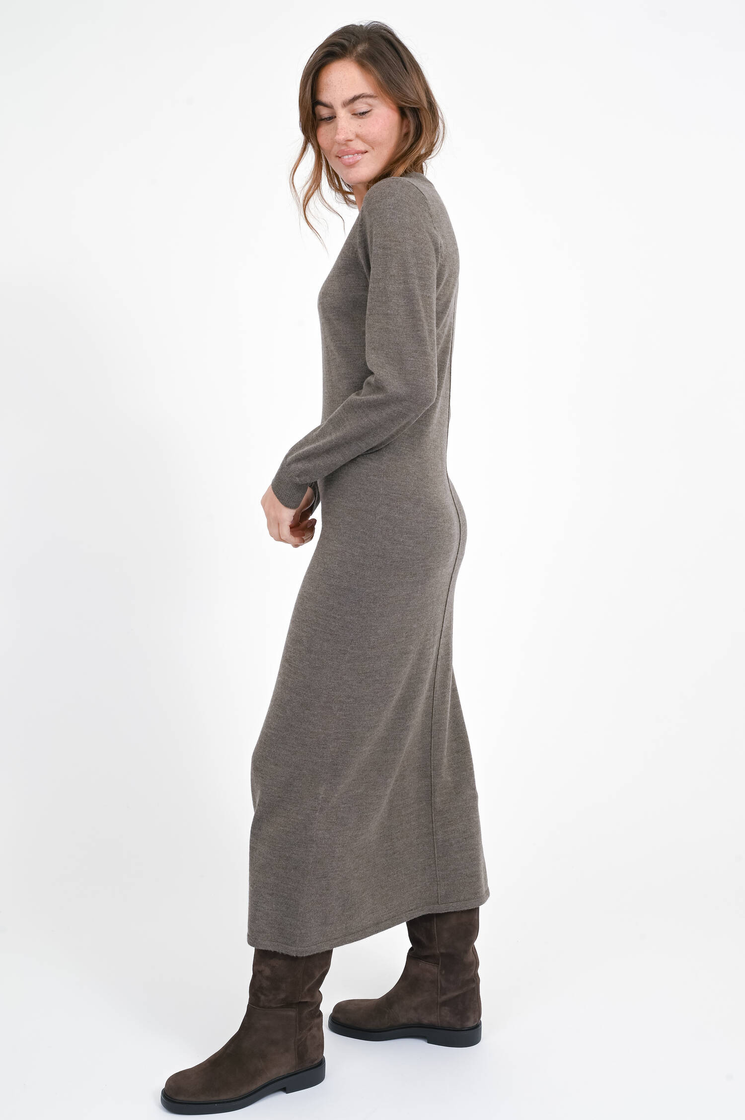 Wollkleid mit Ziernähten in Cacao Wollkleid mit Ziernähten in Cacao