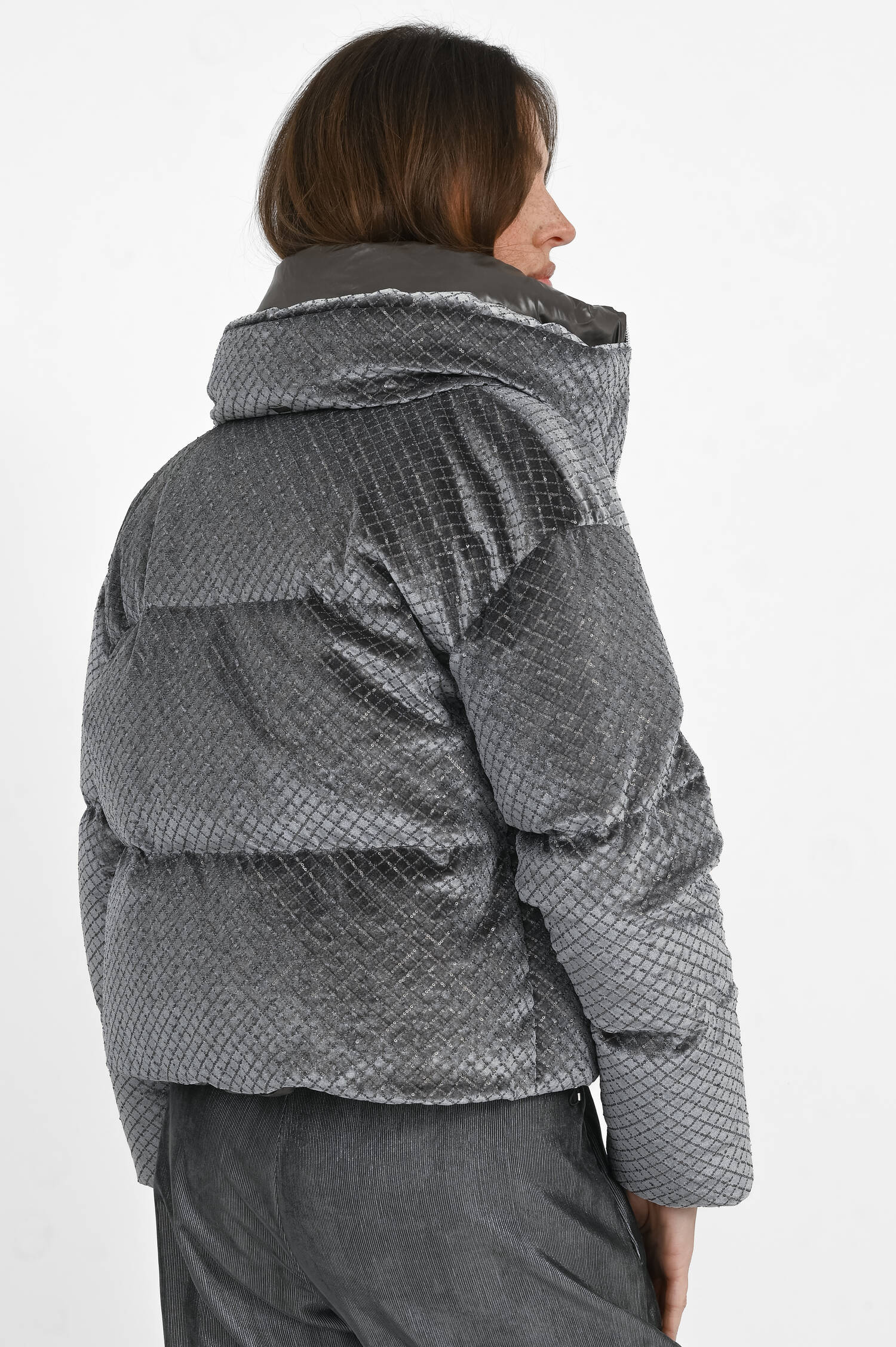 Daunenjacke mit Pailletten in Chromgrau Daunenjacke mit Pailletten in Chromgrau