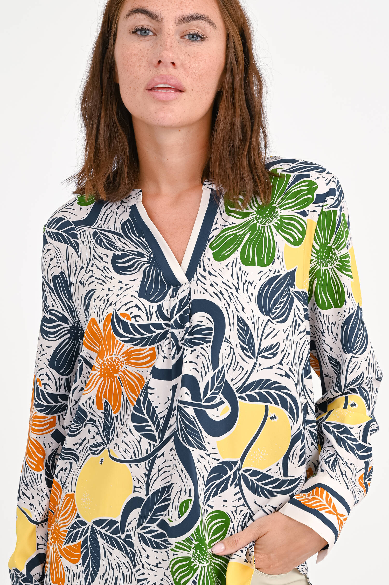 Seidenbluse mit Blumen in Multicolor Seidenbluse mit Blumen in Multicolor