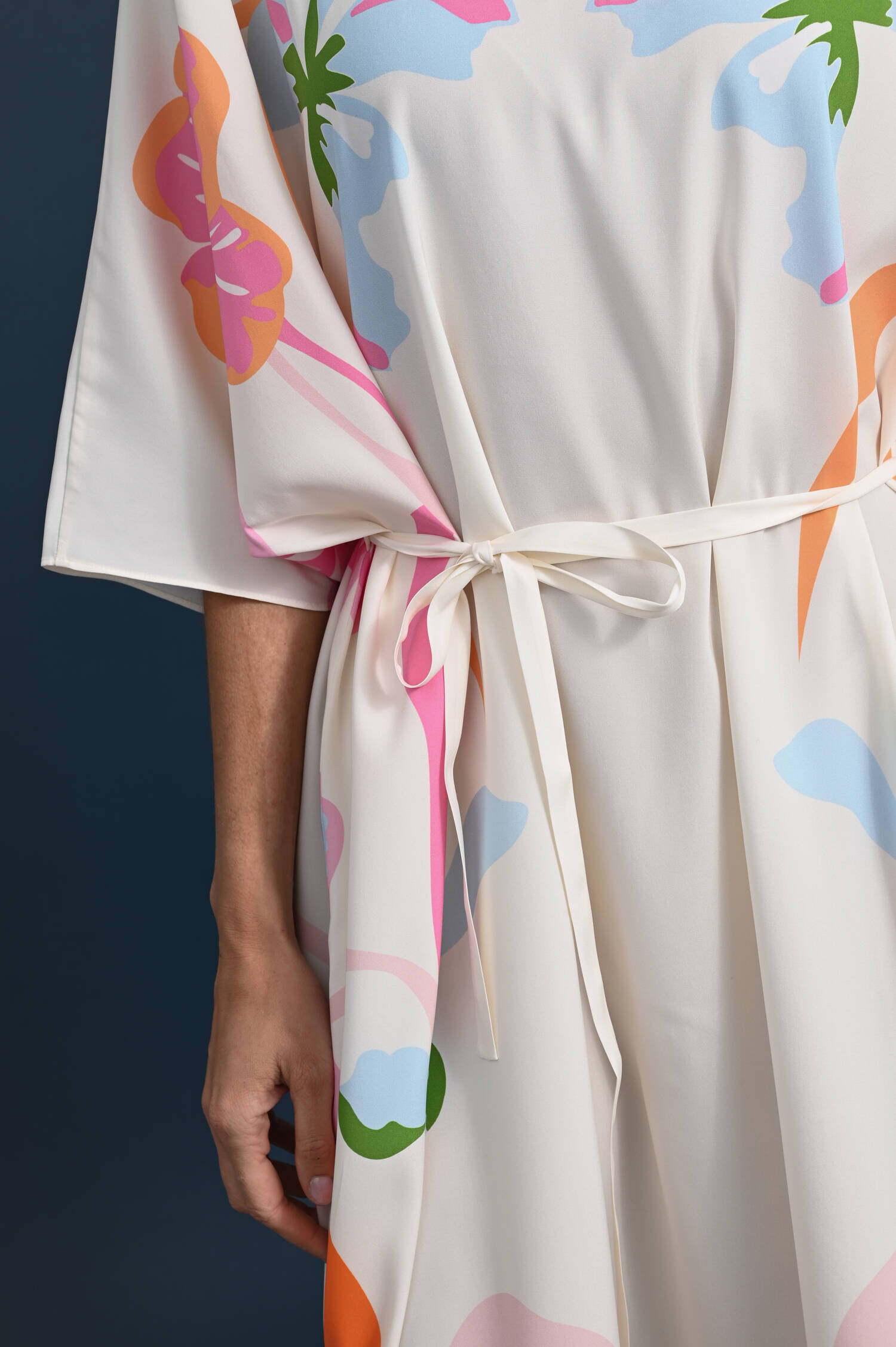 Seidenschlupfkleid in Floral Papaya gemustert