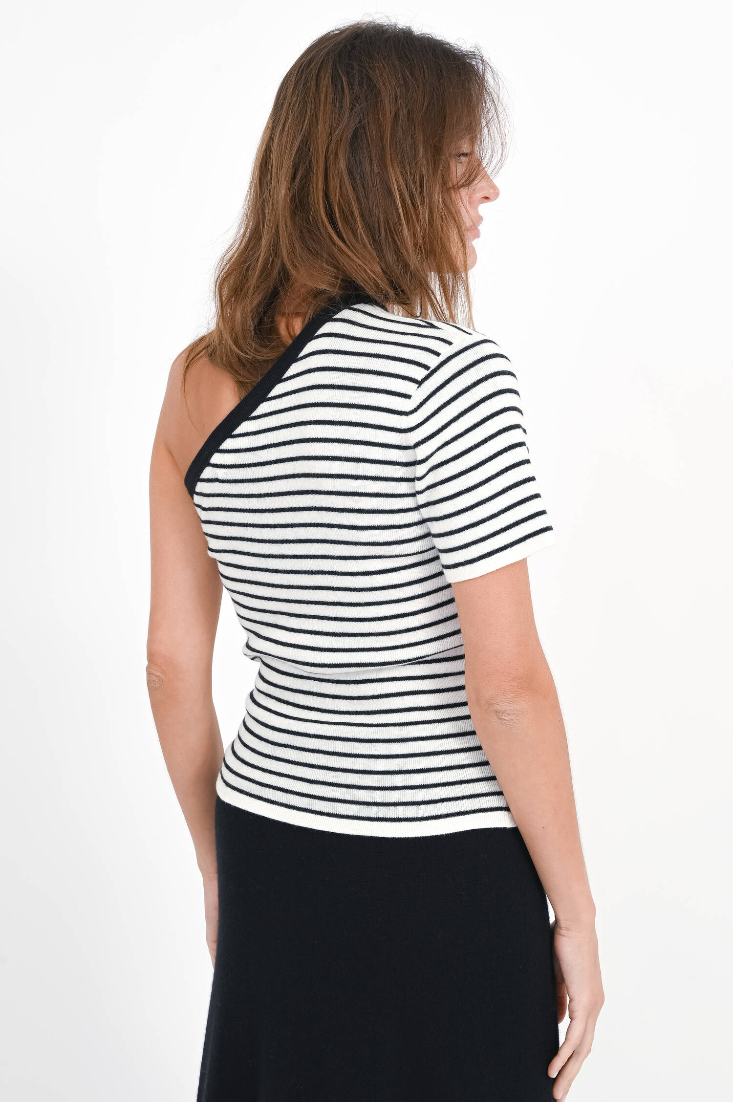 Asymmetrisches Strick-Shirt MIRANA in Schwarz/Weiß Asymmetrisches Strick-Shirt MIRANA in Schwarz/Weiß