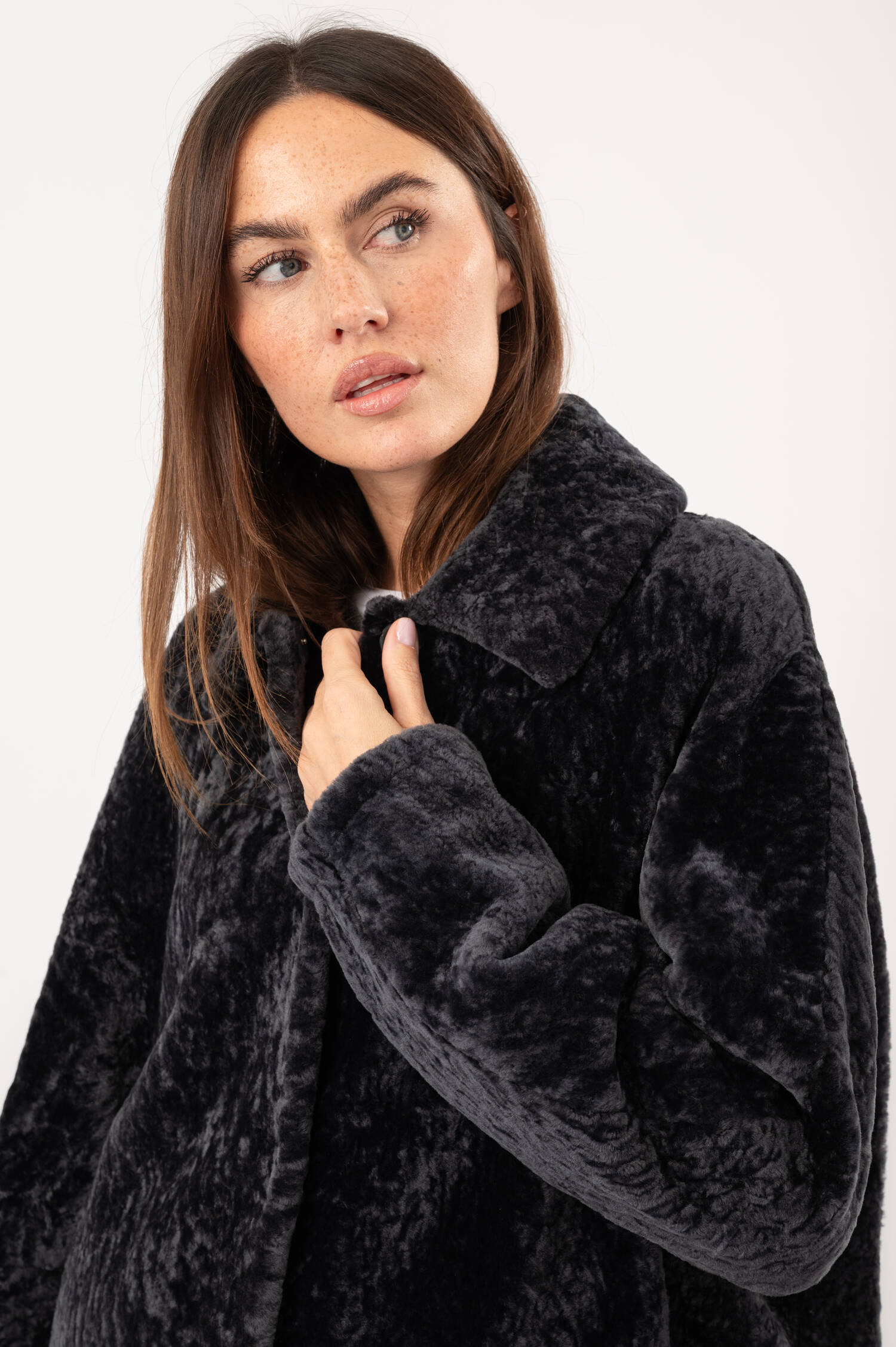 Lammfell-Curly-Jacke in Anthrazit Lammfell-Curly-Jacke in Anthrazit
