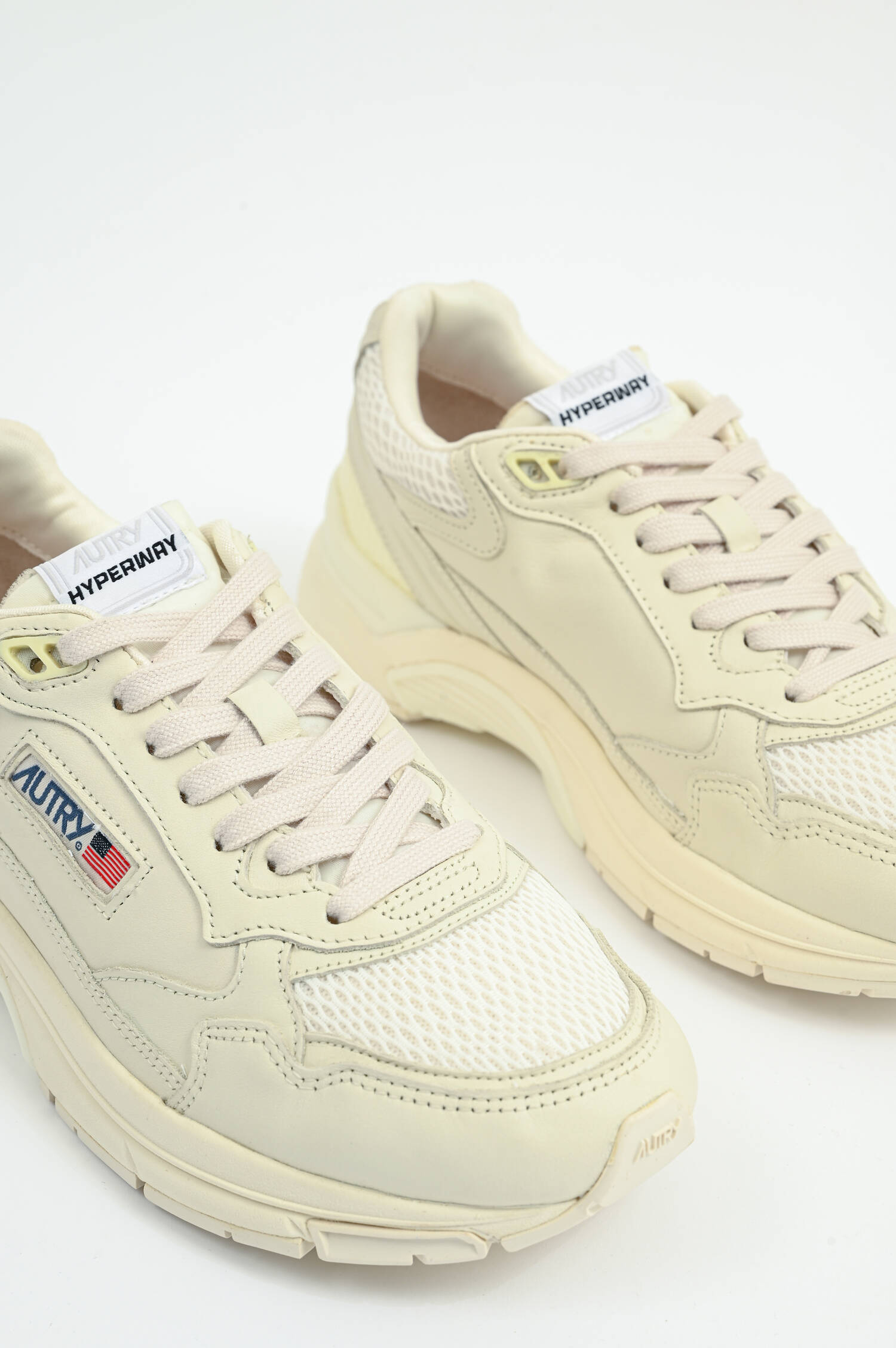 Sneaker HYPERWAY LOW in Creme/Off White