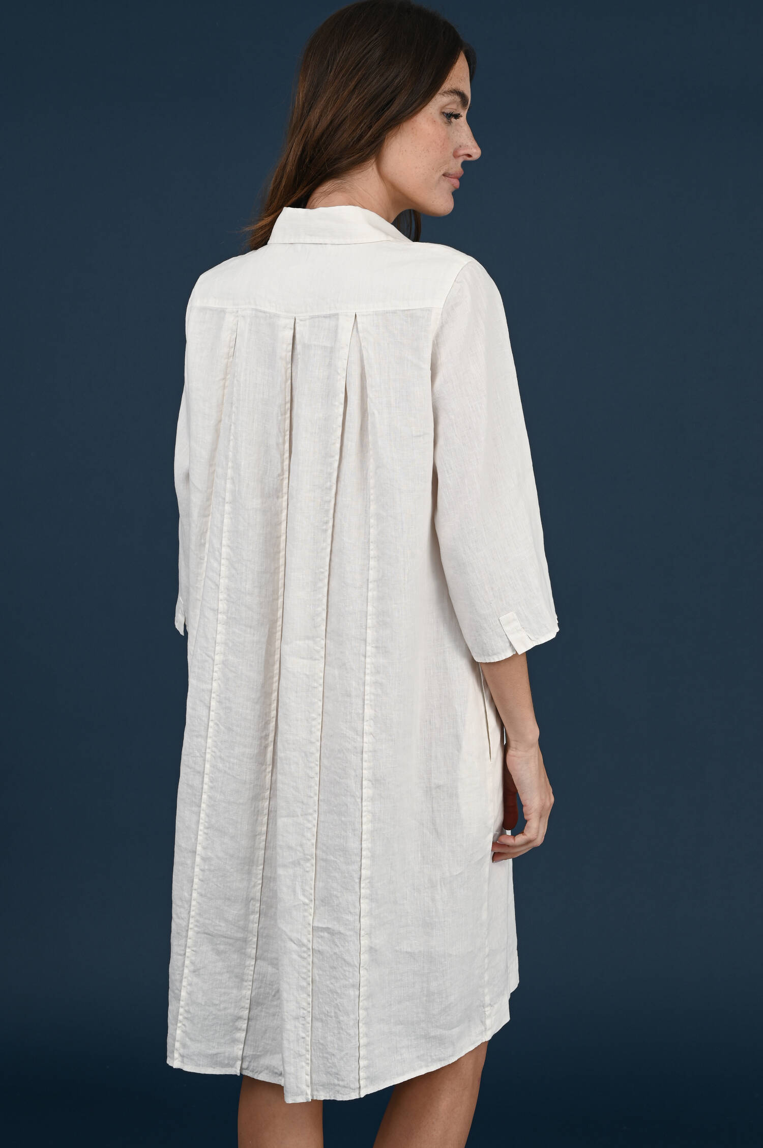 Leinenkleid mit Kellerfalten in Ivorybeige