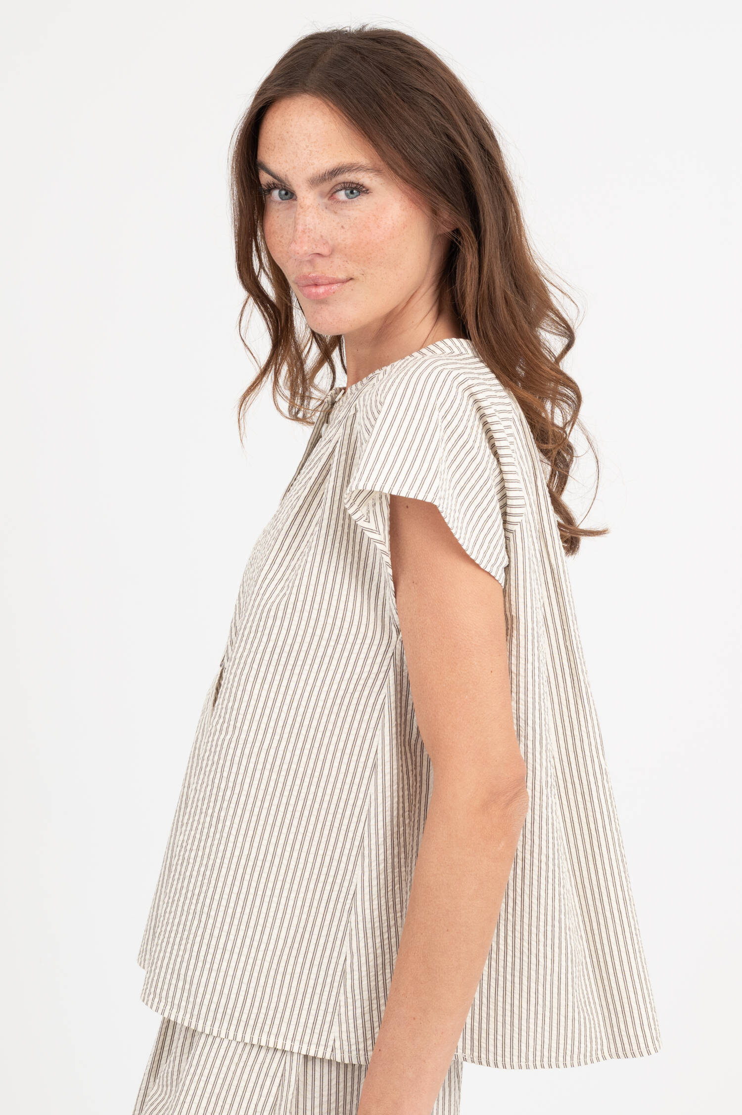 Seersucker Bluse in Creme/Braun gestreift Seersucker Bluse in Creme/Braun gestreift