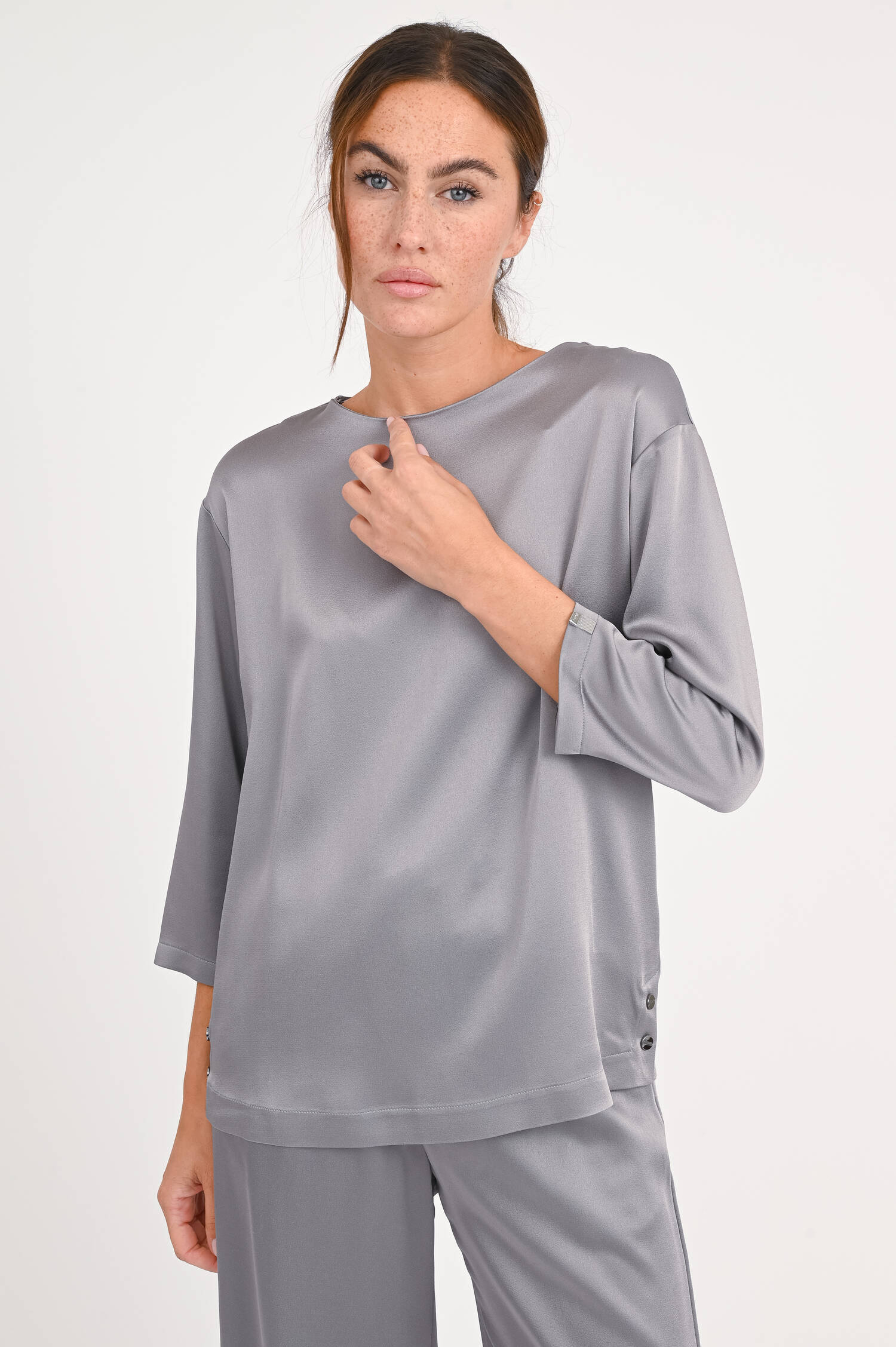 Blusentop mit Rundhalsauschnitt in Grau
