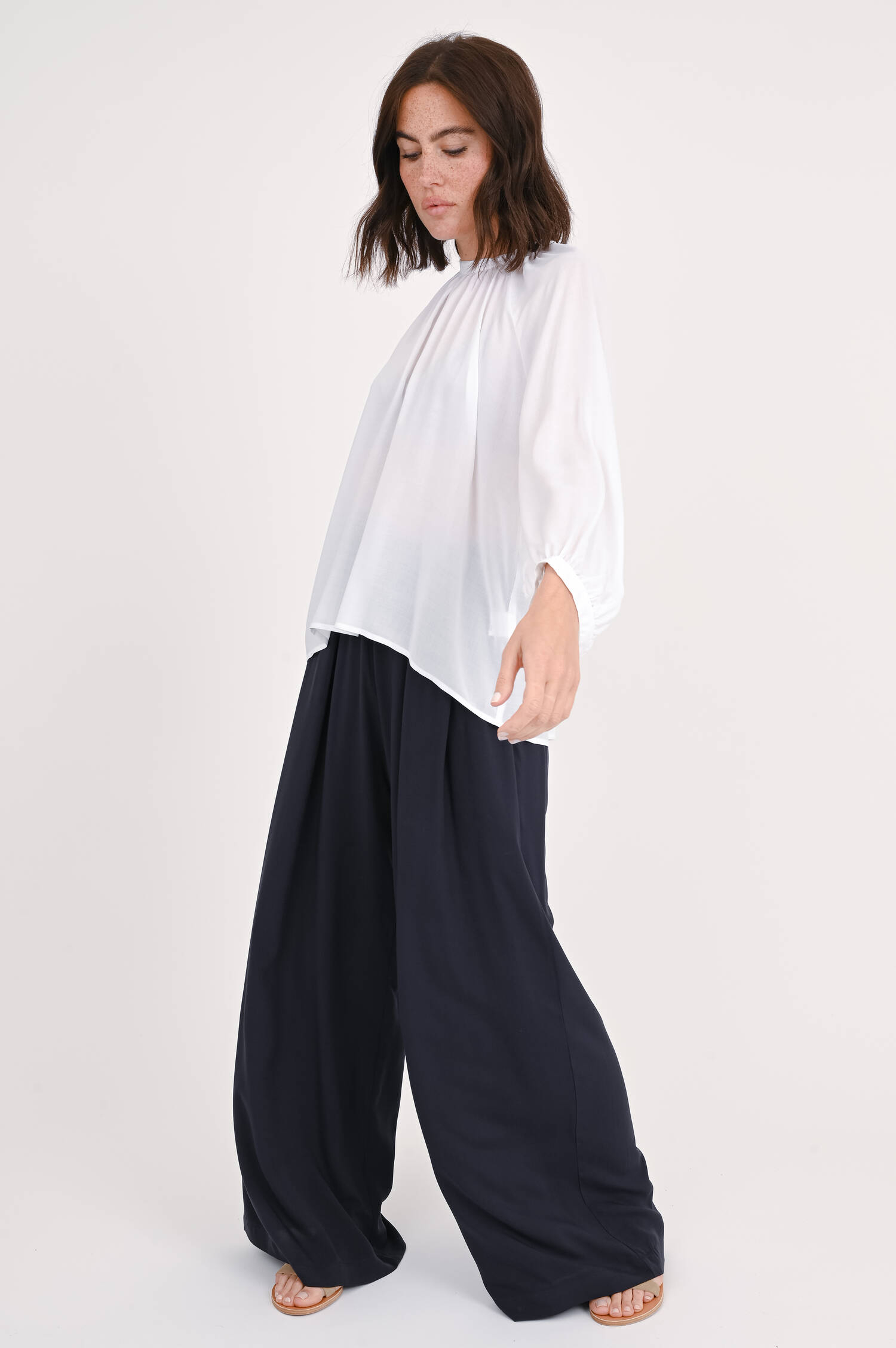 Bluse MABE mit zarten Ballonärmeln in Weiß Bluse MABE mit zarten Ballonärmeln in Weiß
