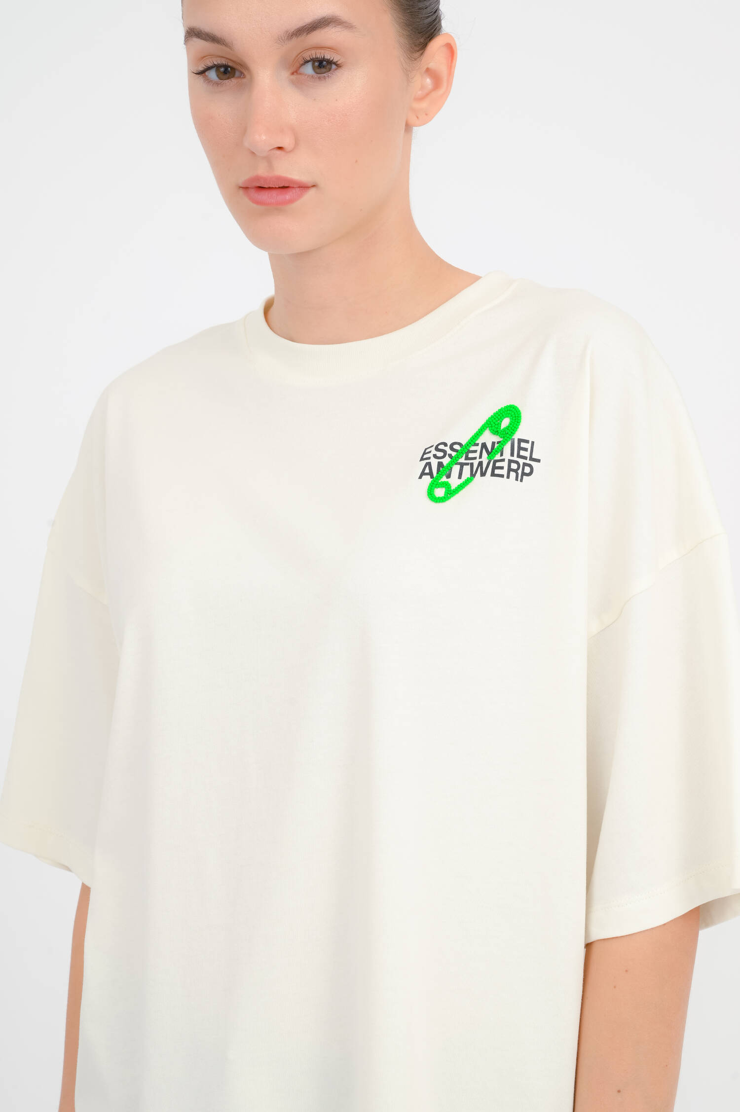 T-Shirt mit Perlen-Detail in Off White