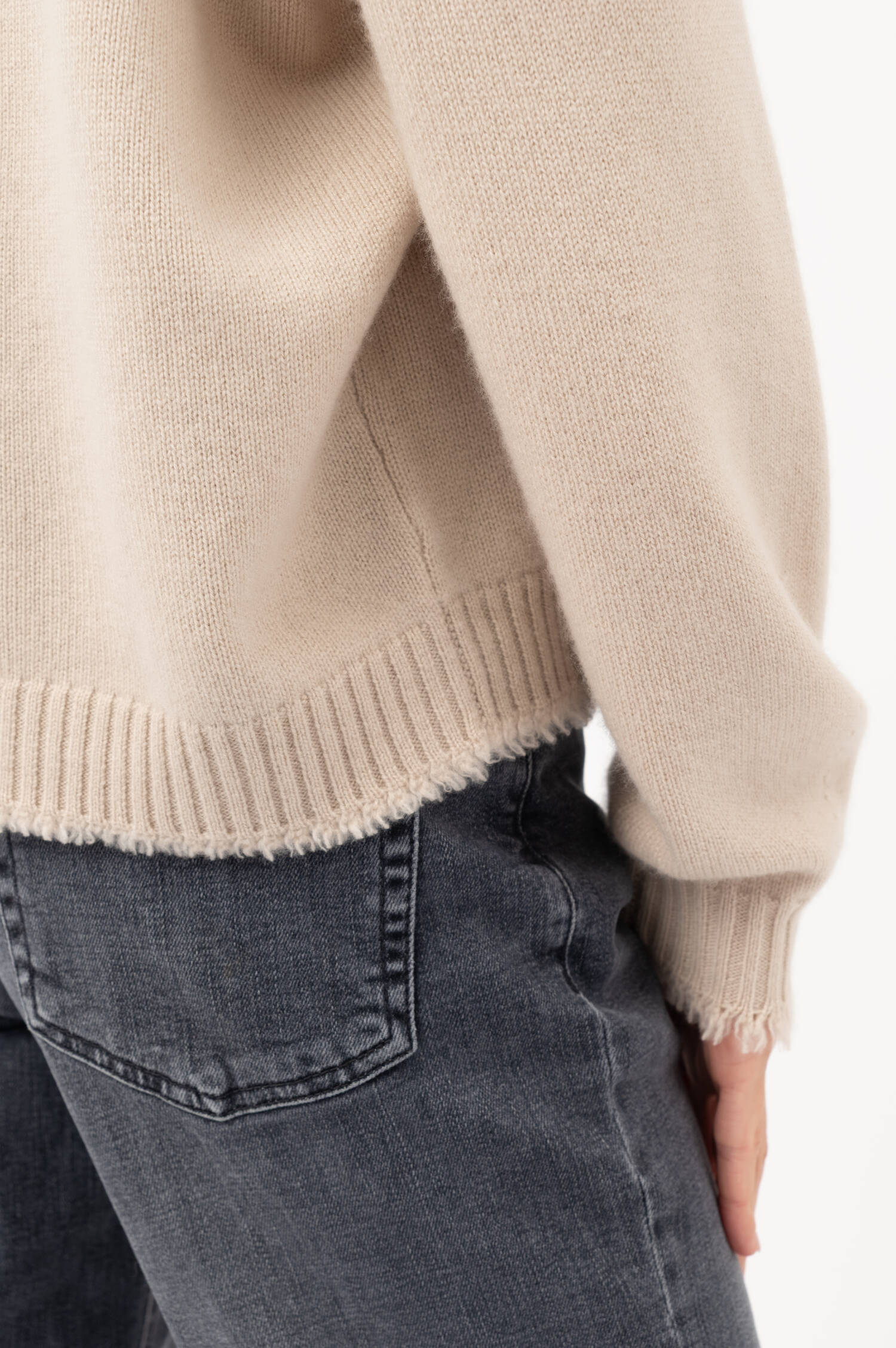 Cashmere-Pullover mit Fransen in Beige