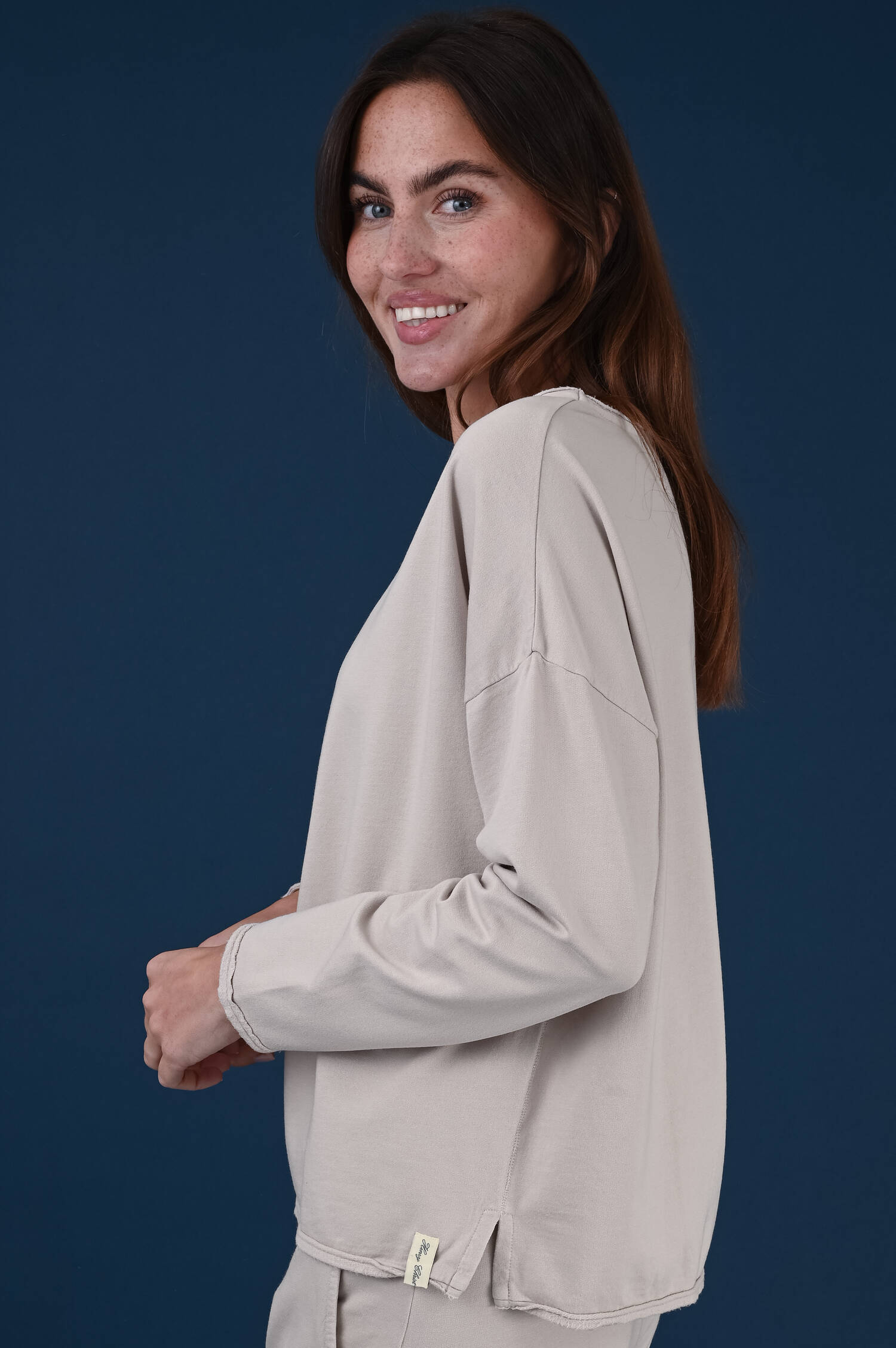 Sweater mit U-Boot Ausschnitt in Taupe