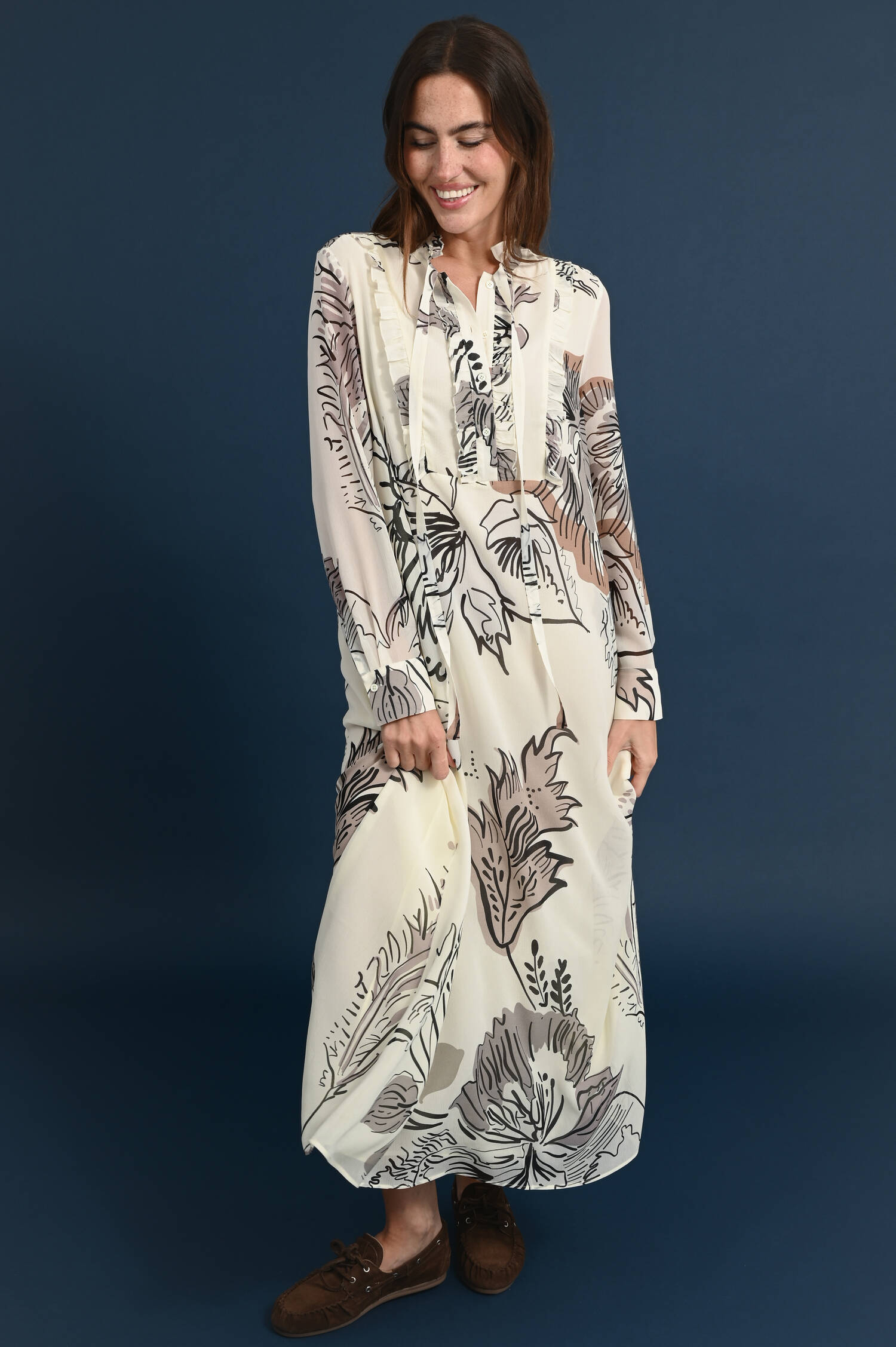 Seidenmixchiffonkleid mit Rüsschenkragen