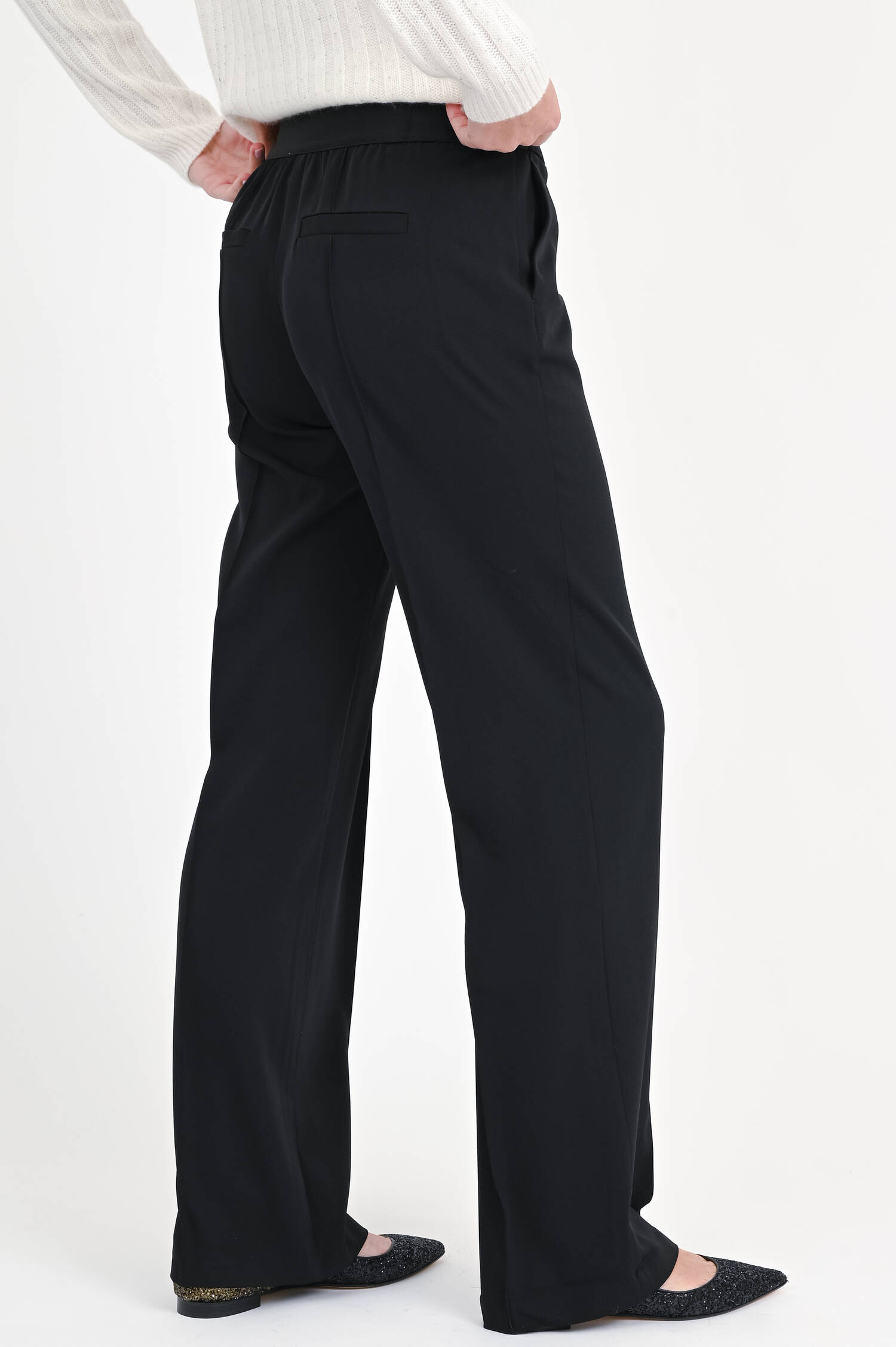 Weite Hose mit gesteppter Bundfalte in Schwarz
