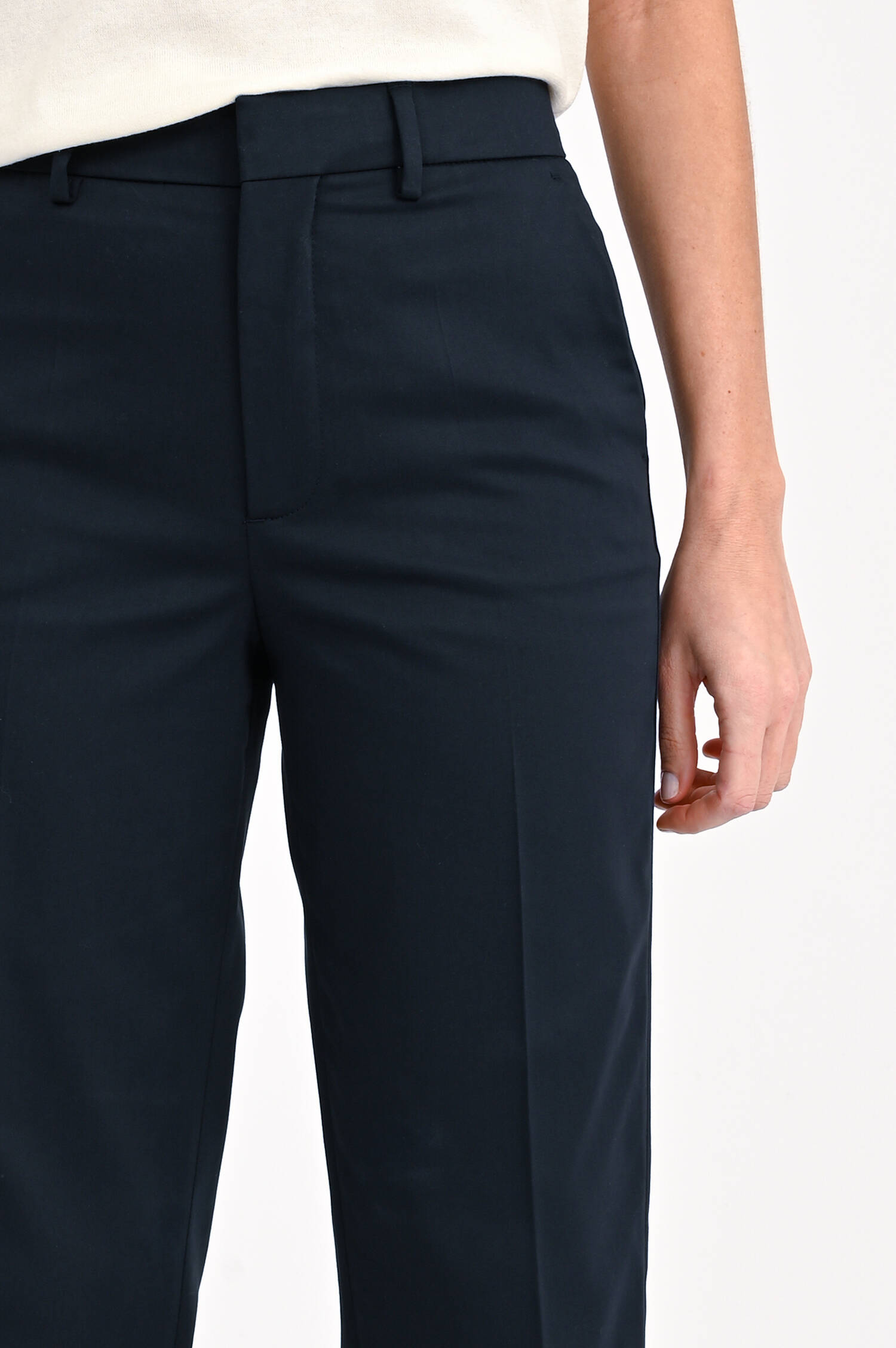 Hose mit Bügelfalten in Navy