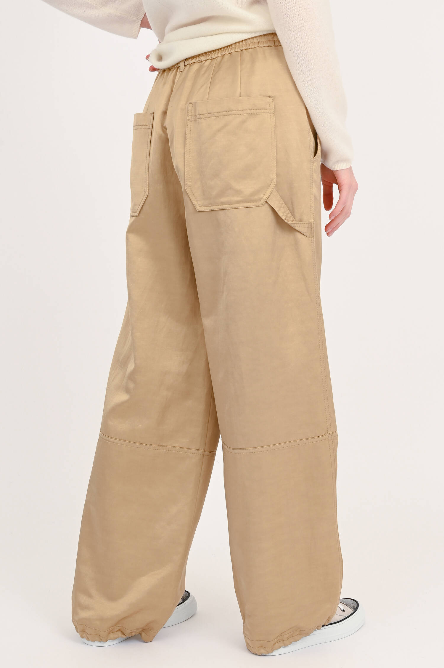 Satinhose mit weitem Bein in Gold