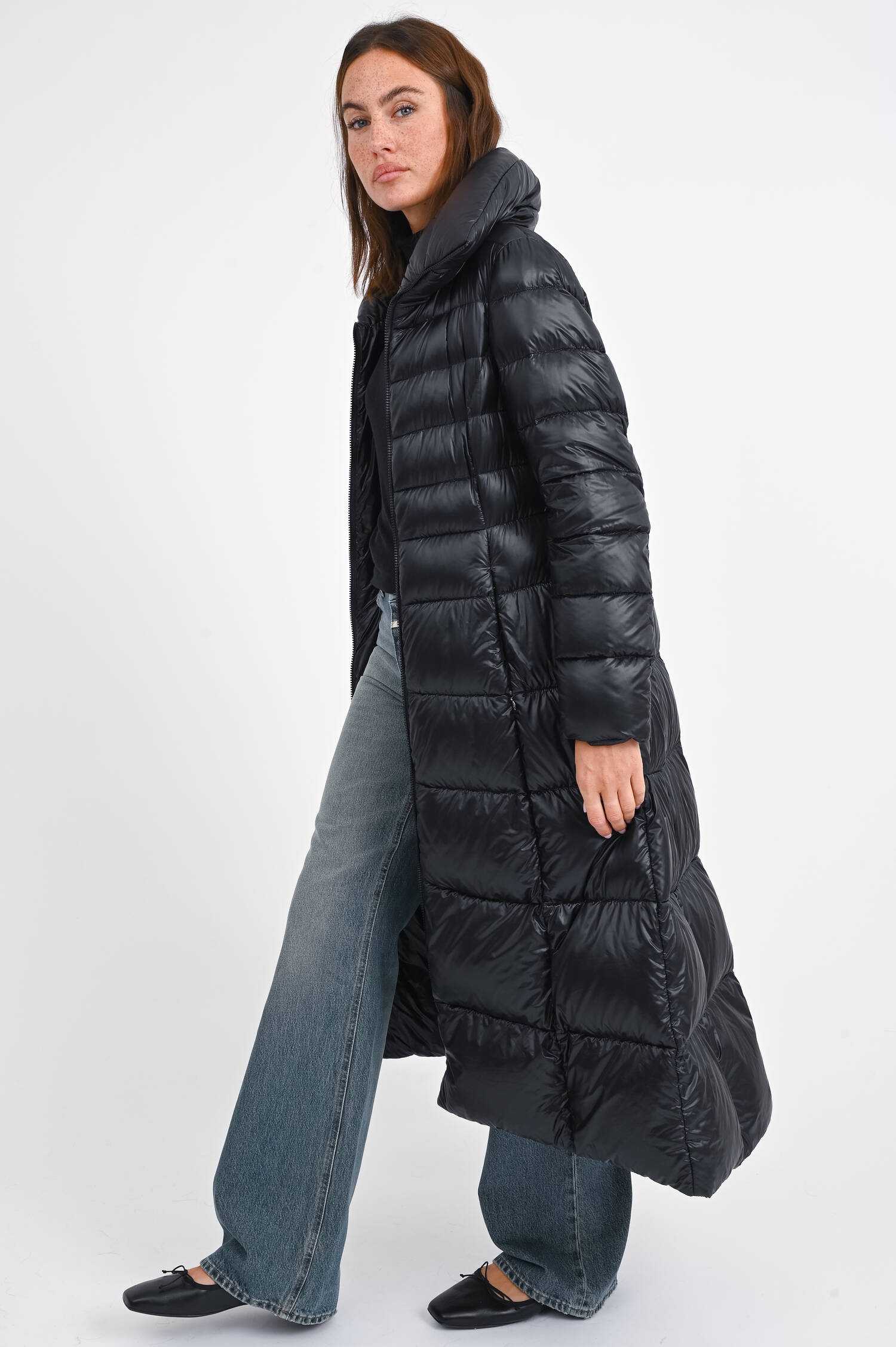 Daunenmantel mit Gürtel in Schwarz